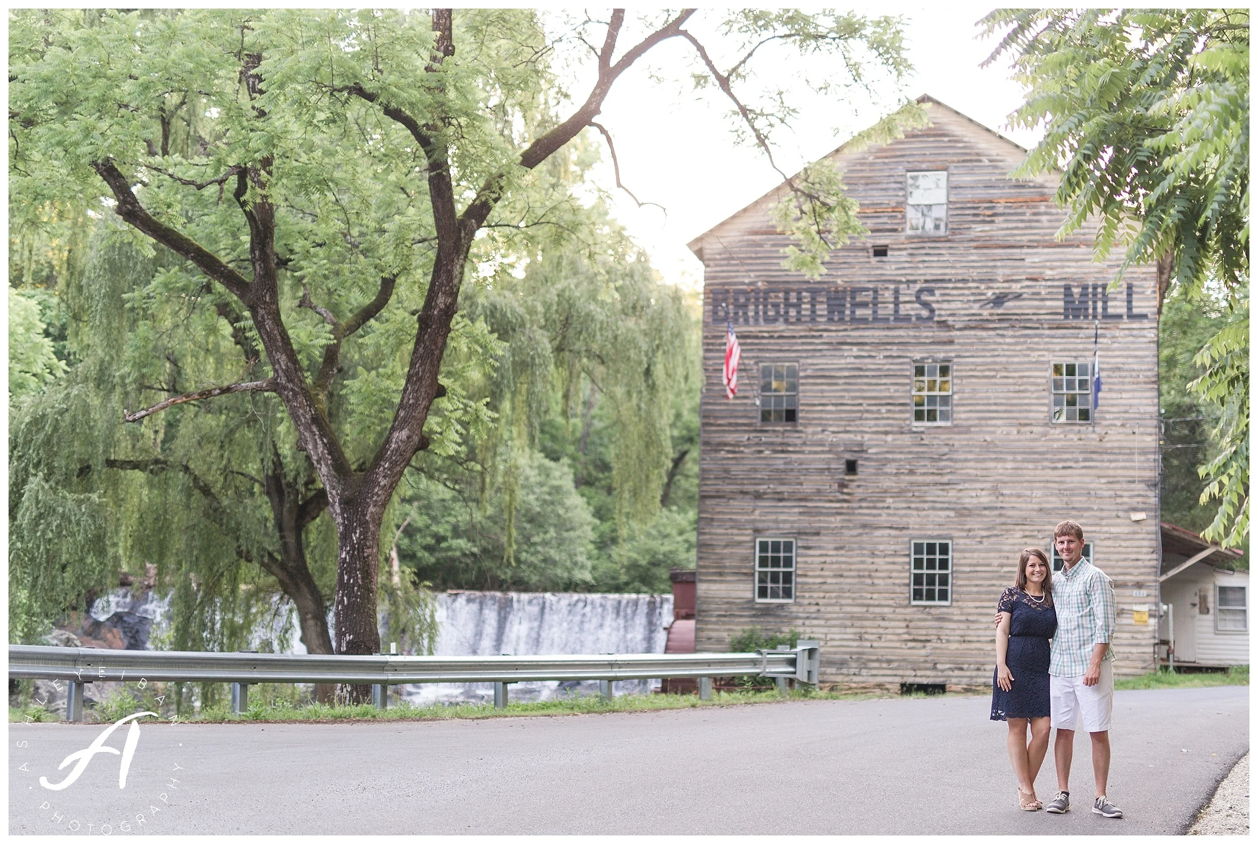 Lynchburg Virginia Wedding Photographer || Charlottesville Wedding Photographer || Ashley Eiban Photography || www.ashleyeiban.com