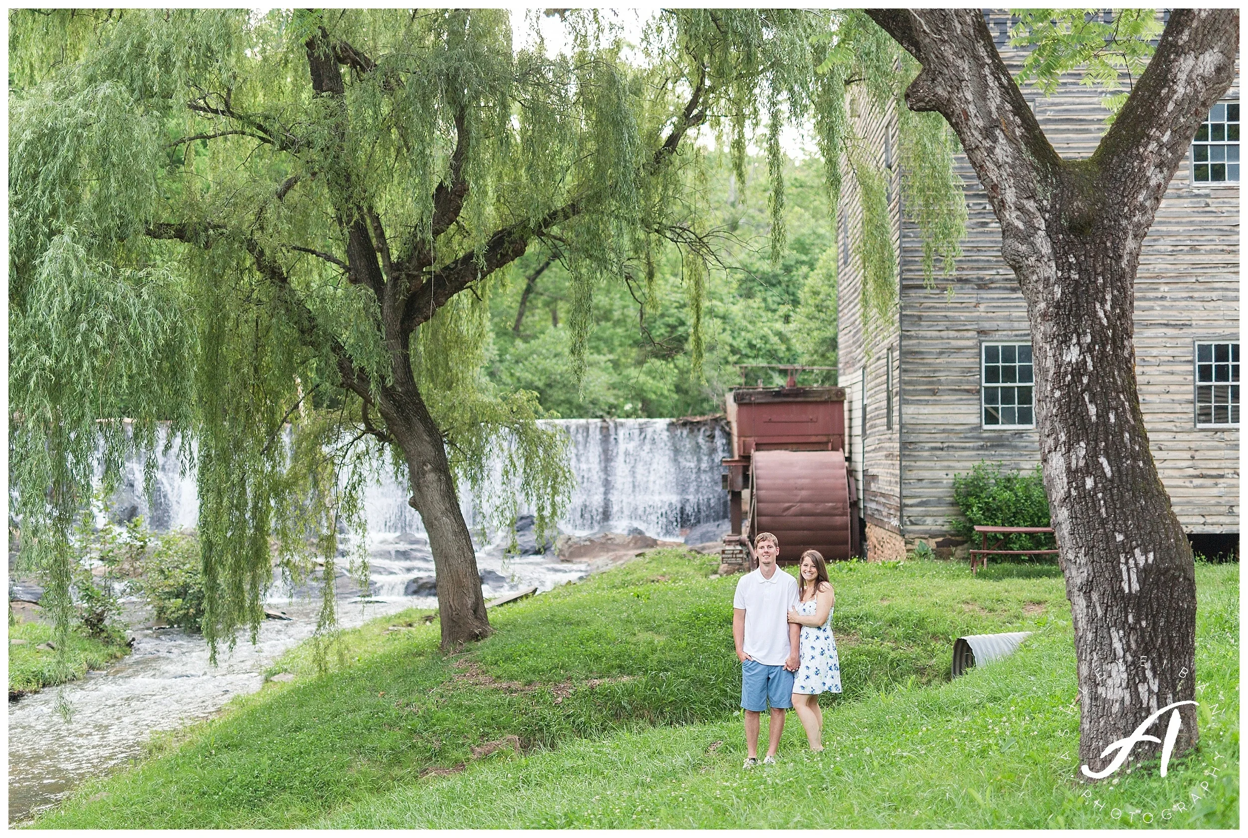 Lynchburg Virginia Wedding Photographer || Charlottesville Wedding Photographer || Ashley Eiban Photography || www.ashleyeiban.com