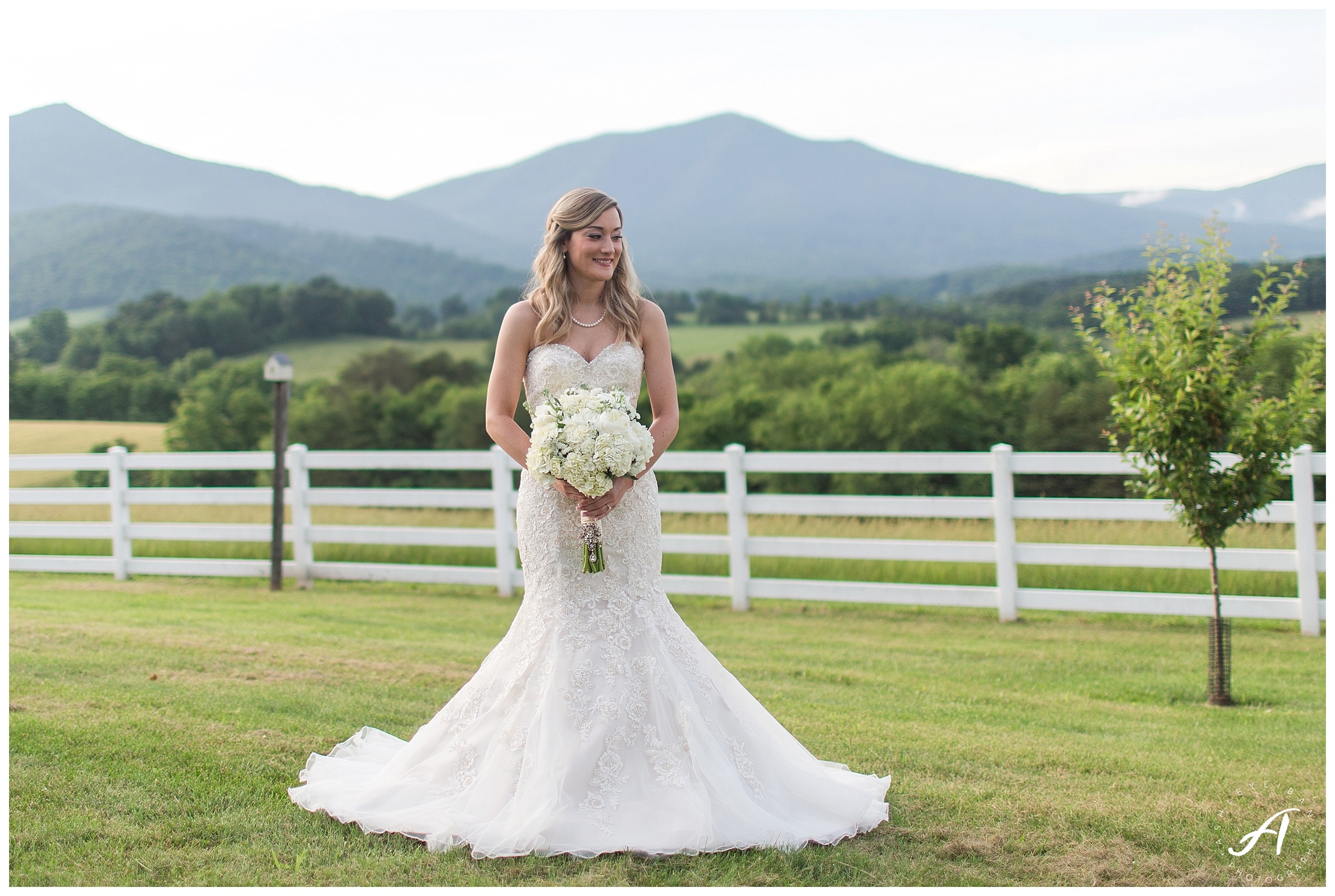 Bedford, Virginia Bridal Portraits || Mountain View Bridal Portraits || Ashley Eiban Photography || www.ashleyeiban.com