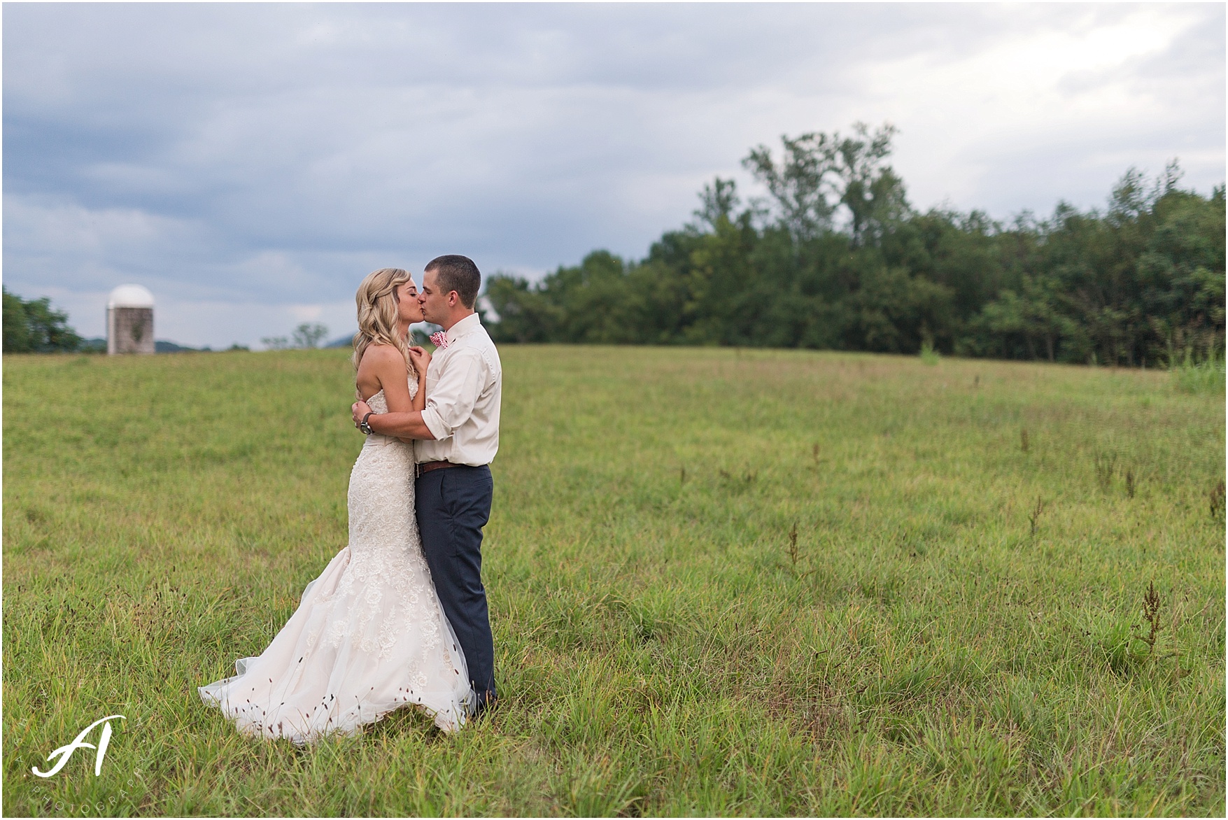 navy and coral mountain view Wedding at The Glen at The Boxtree Lodge || Braeloch Wedding in Vinton, Virginia || Ashley Eiban Photography || www.ashleyeiban.com