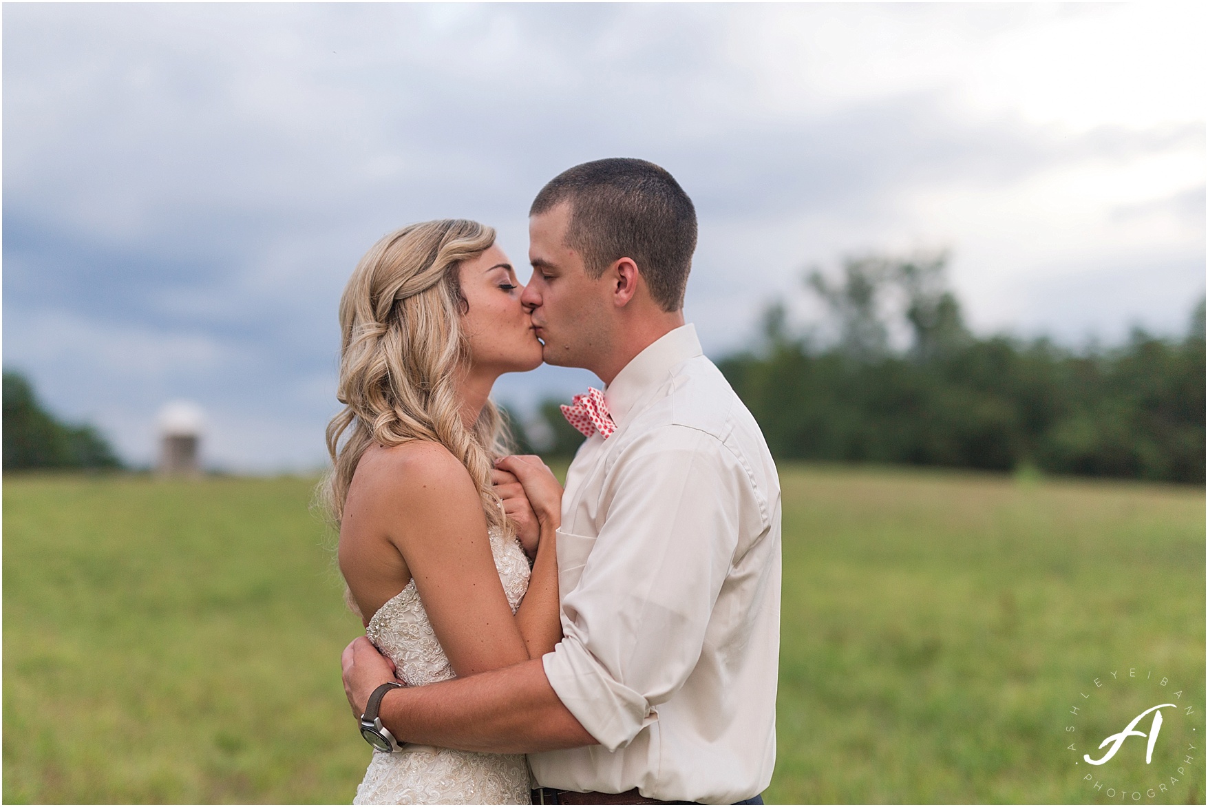 navy and coral mountain view Wedding at The Glen at The Boxtree Lodge || Braeloch Wedding in Vinton, Virginia || Ashley Eiban Photography || www.ashleyeiban.com