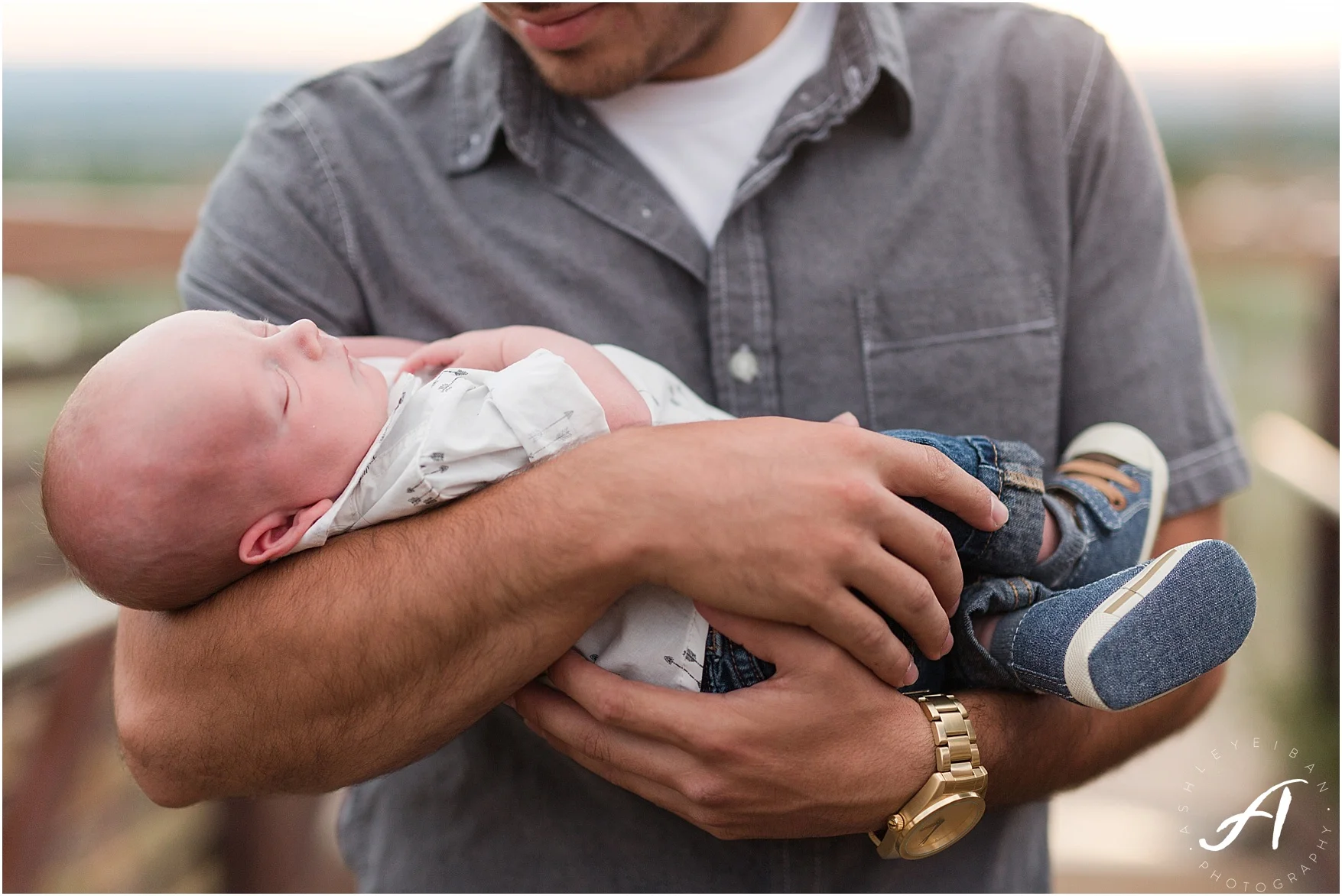 Albuquerque, New Mexico Family and Lifestyle Photographer || Breighton's Newborn Session || Ashley Eiban Photography || www.ashleyeiban.com