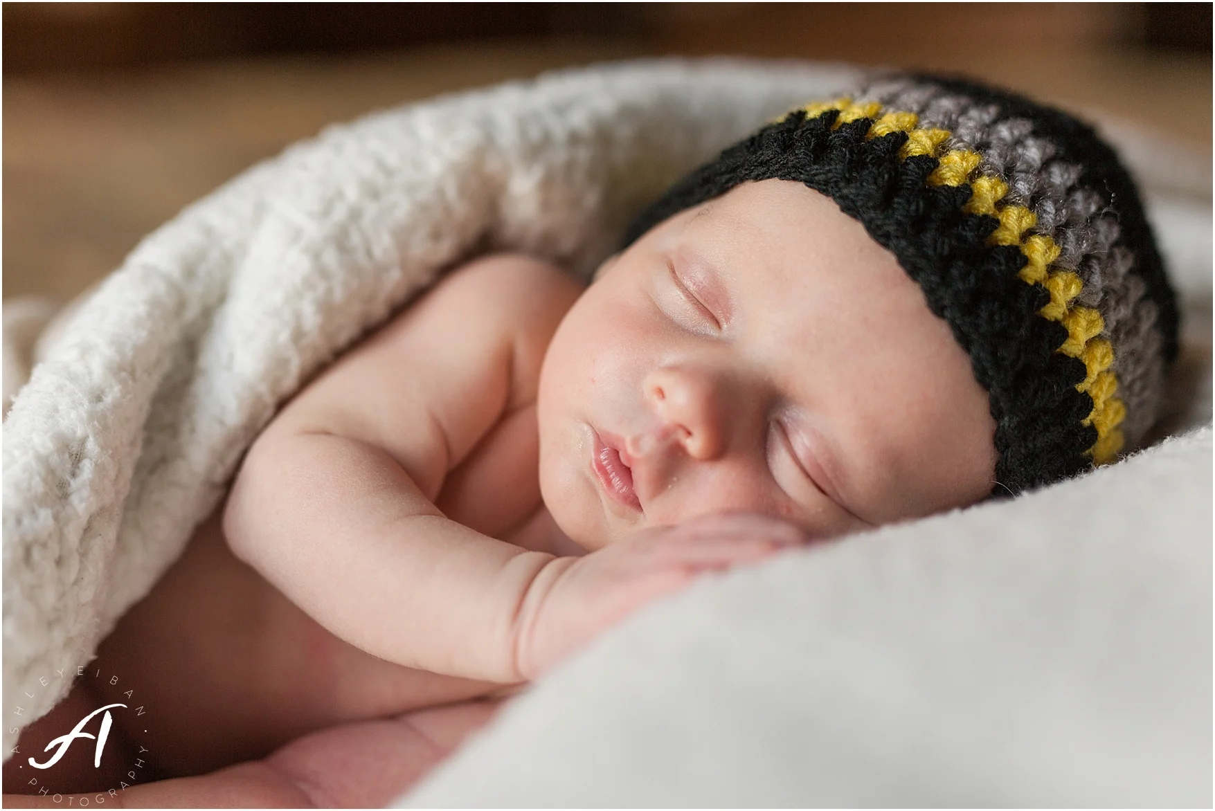 Albuquerque, New Mexico Family and Lifestyle Photographer || Breighton's Newborn Session || Ashley Eiban Photography || www.ashleyeiban.com