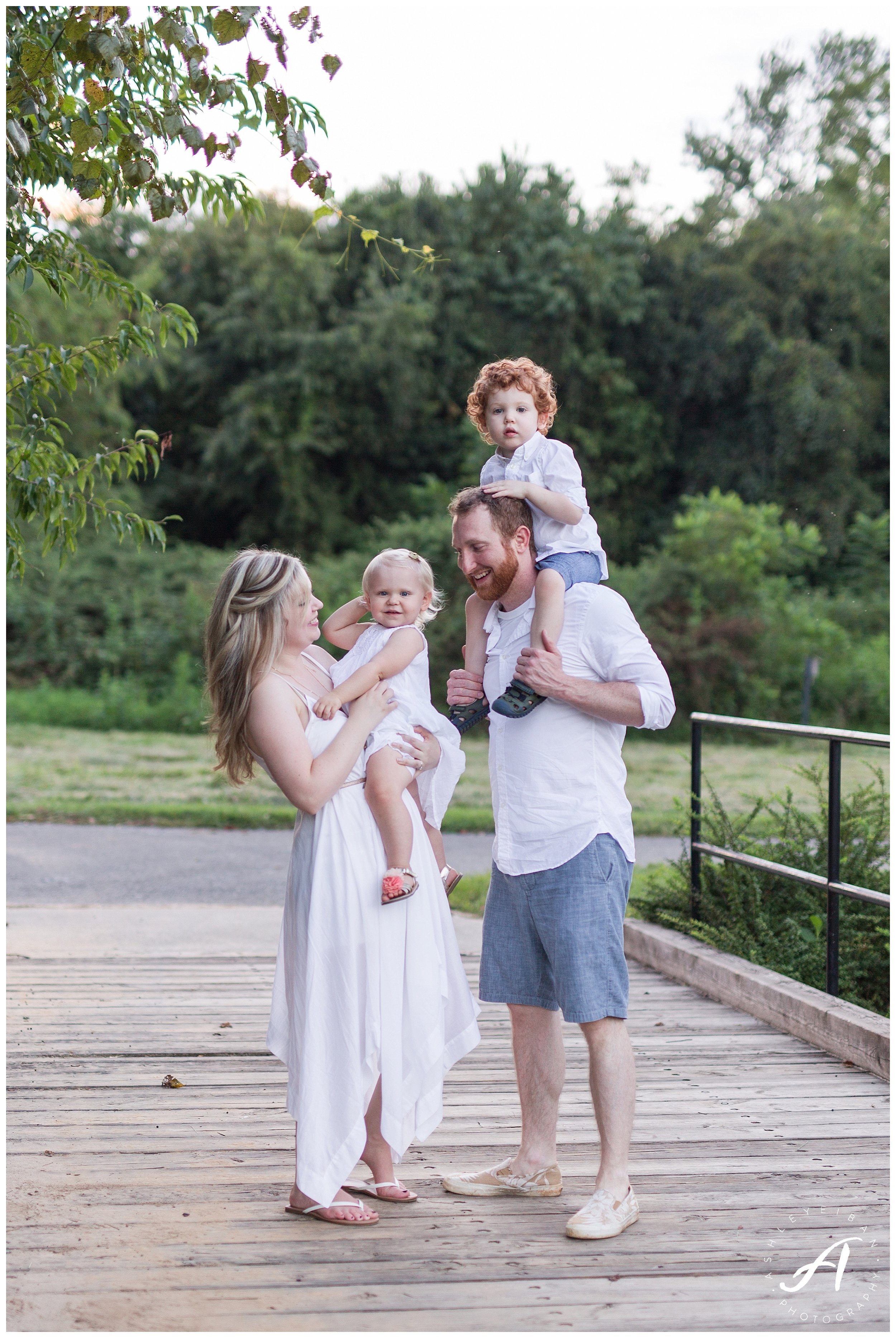 Lynchburg Virginia Family Photographer || Central VA Wedding and Portrait Photographer || Ashley Eiban Photography || www.ashleyeiban.com