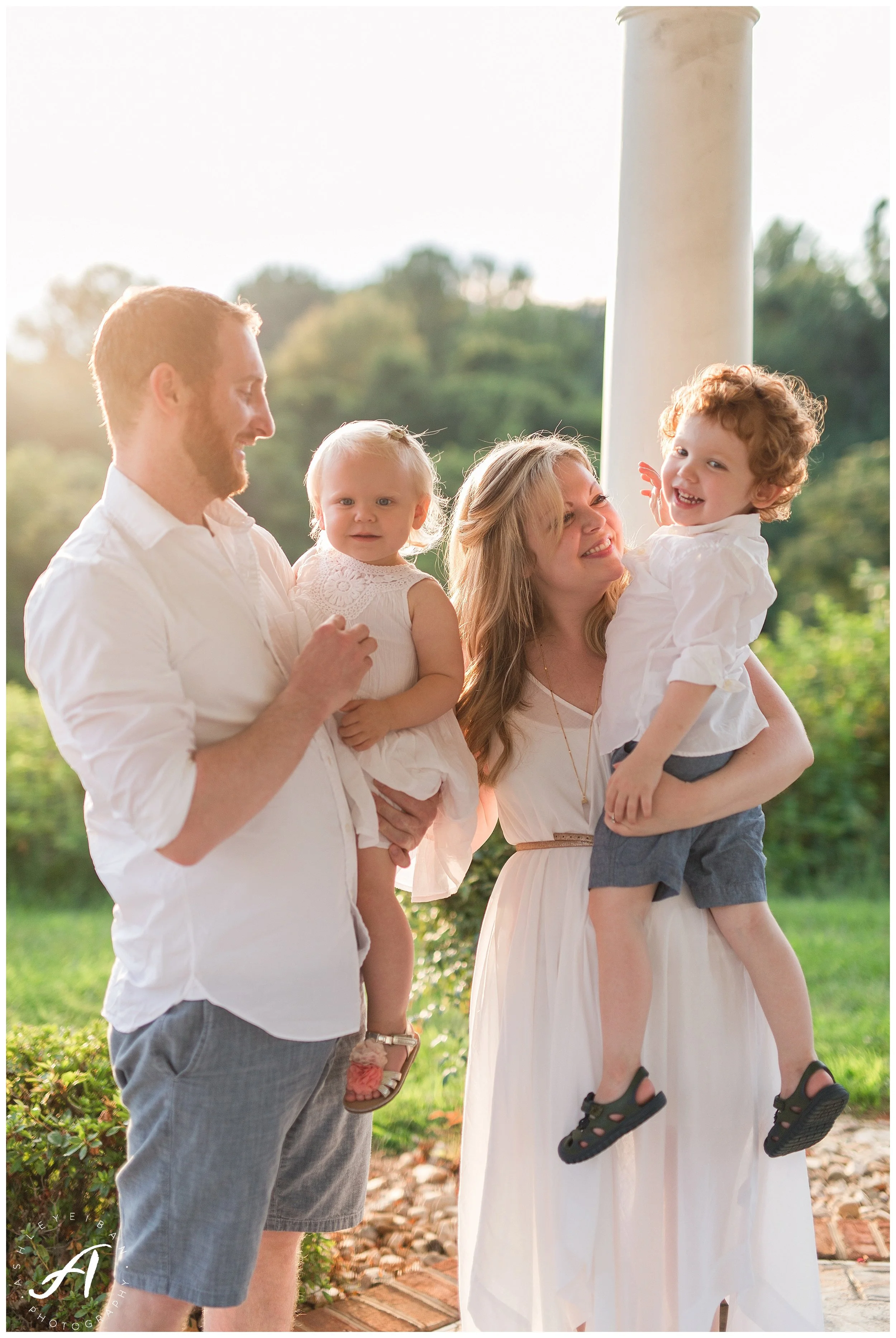 Lynchburg Virginia Family Photographer || Central VA Wedding and Portrait Photographer || Ashley Eiban Photography || www.ashleyeiban.com