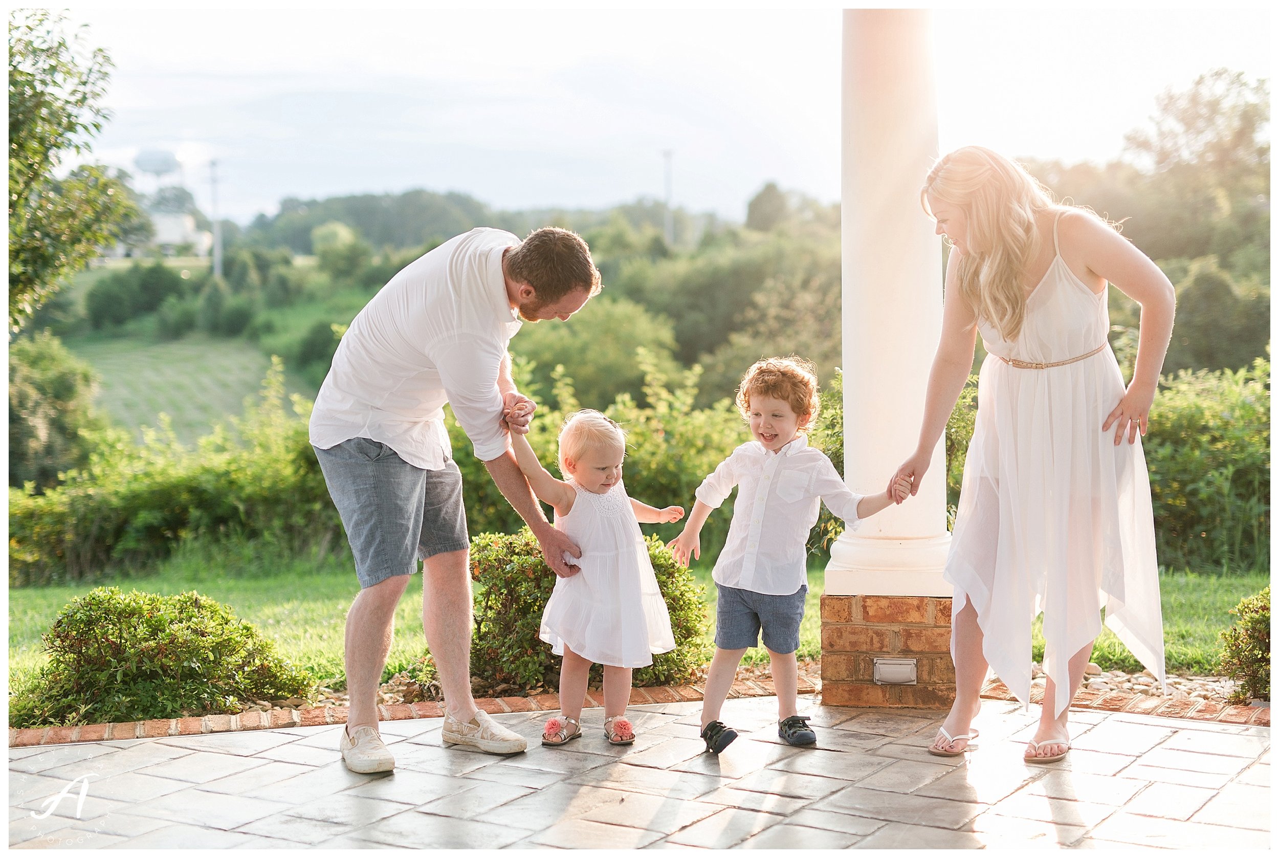 Lynchburg Virginia Family Photographer || Central VA Wedding and Portrait Photographer || Ashley Eiban Photography || www.ashleyeiban.com