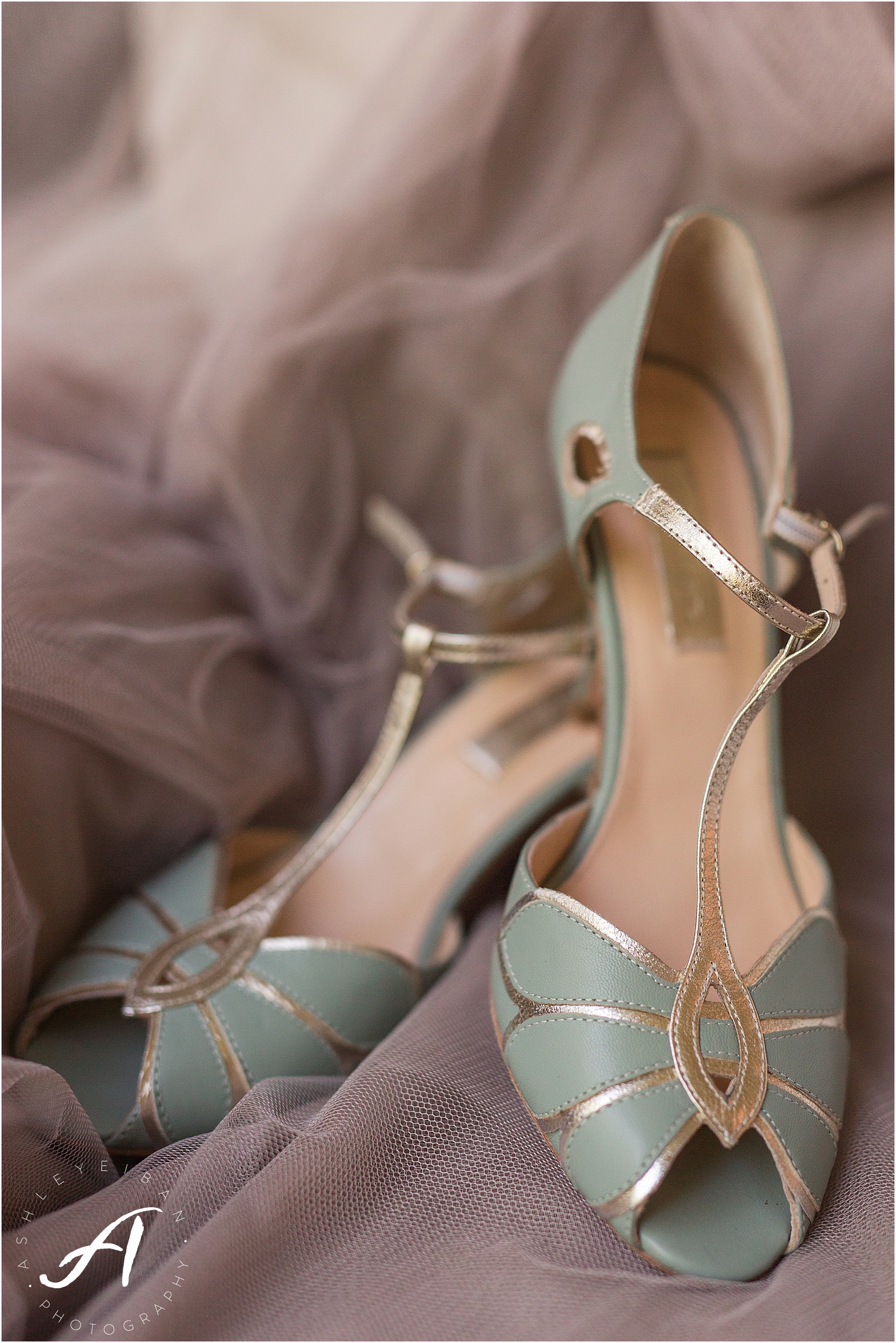 Wintergreen Resort Wedding || Elegant gray and green summer wedding || Ashley Eiban Photography || www.ashleyeiban.com