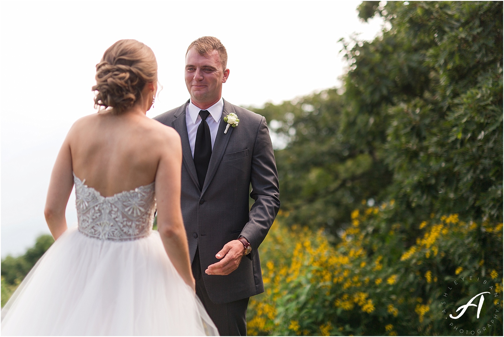 Wintergreen Resort Wedding || Elegant gray and green summer wedding || Ashley Eiban Photography || www.ashleyeiban.com