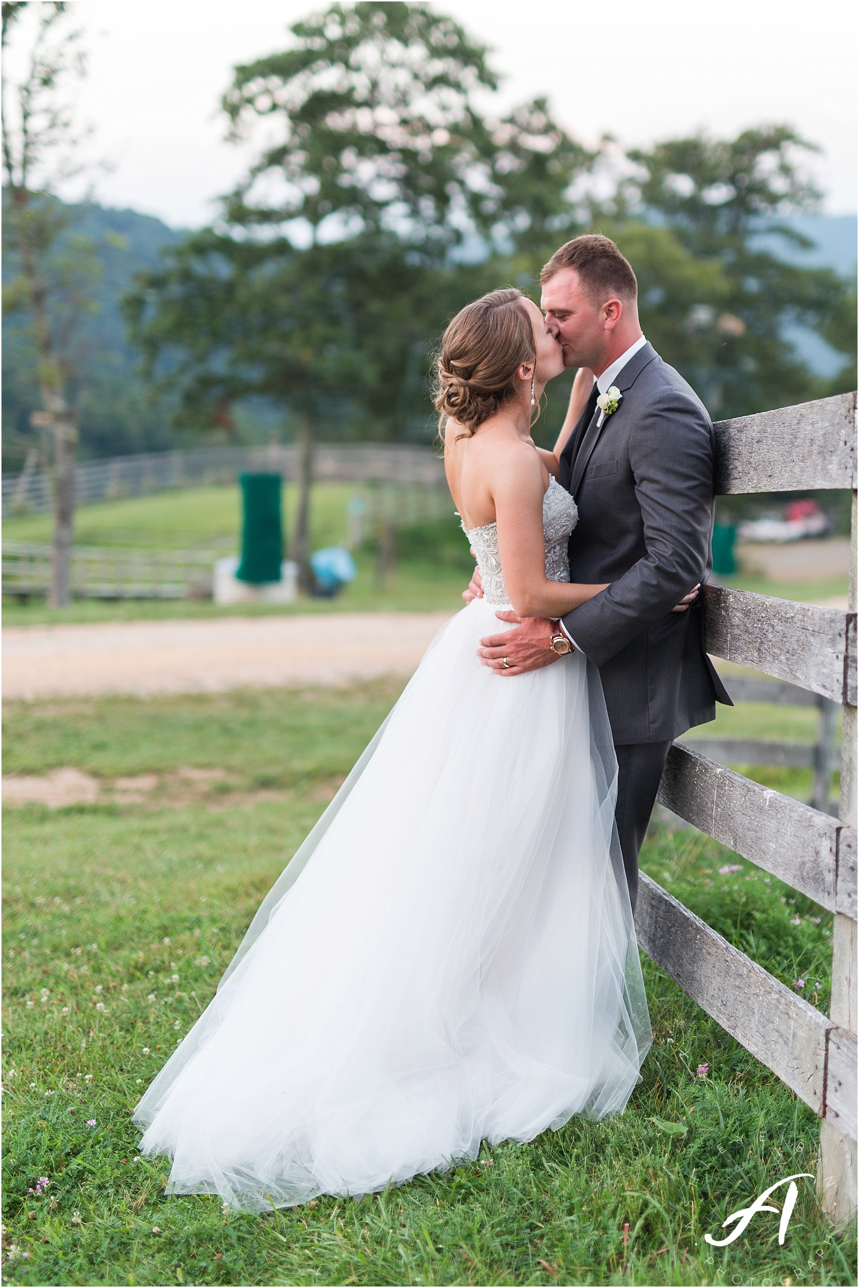 Wintergreen Resort Wedding || Elegant gray and green summer wedding || Ashley Eiban Photography || www.ashleyeiban.com