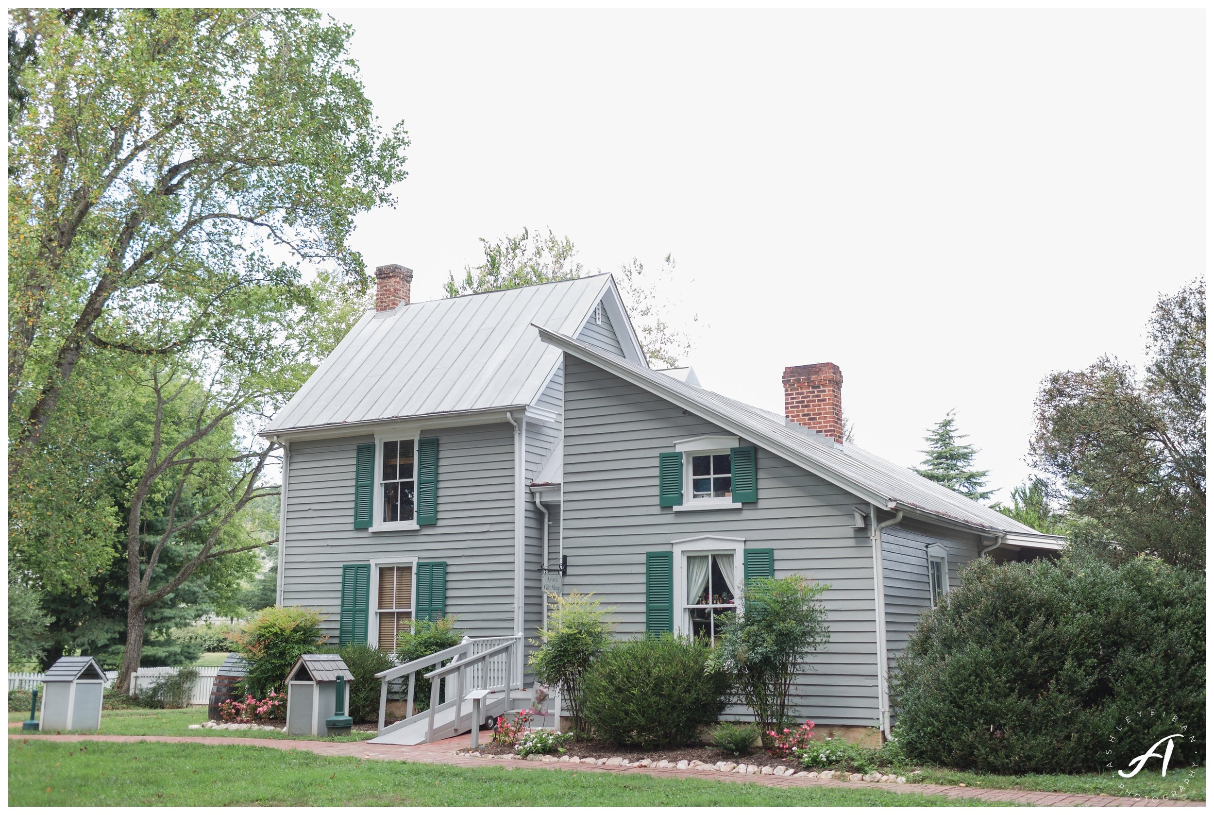 Avoca Museum Wedding || Central VA Wedding || Lynchburg Virginia Wedding Photographer || www.ashleyeiban.com