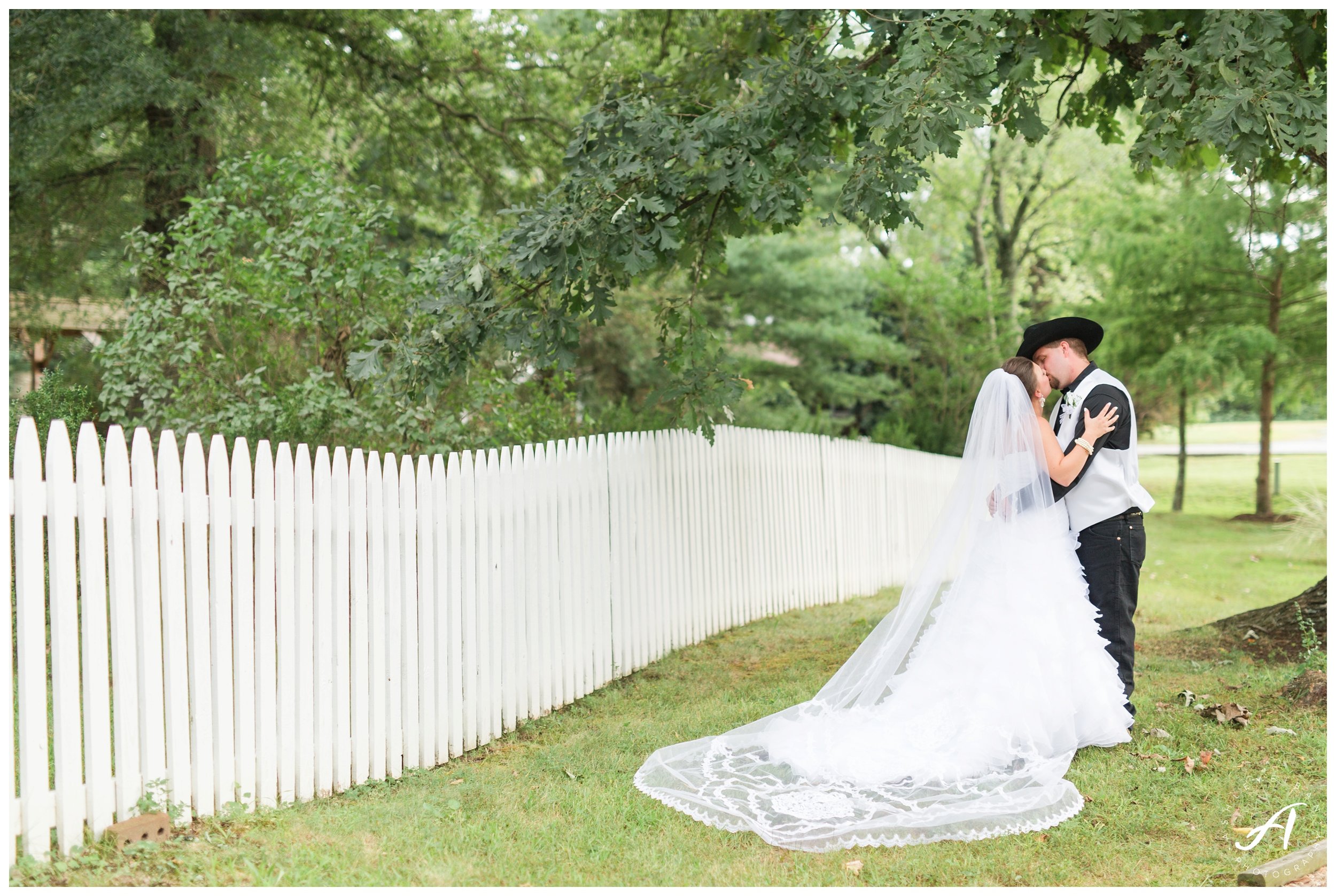 Avoca Museum Wedding || Central VA Wedding || Lynchburg Virginia Wedding Photographer || www.ashleyeiban.com