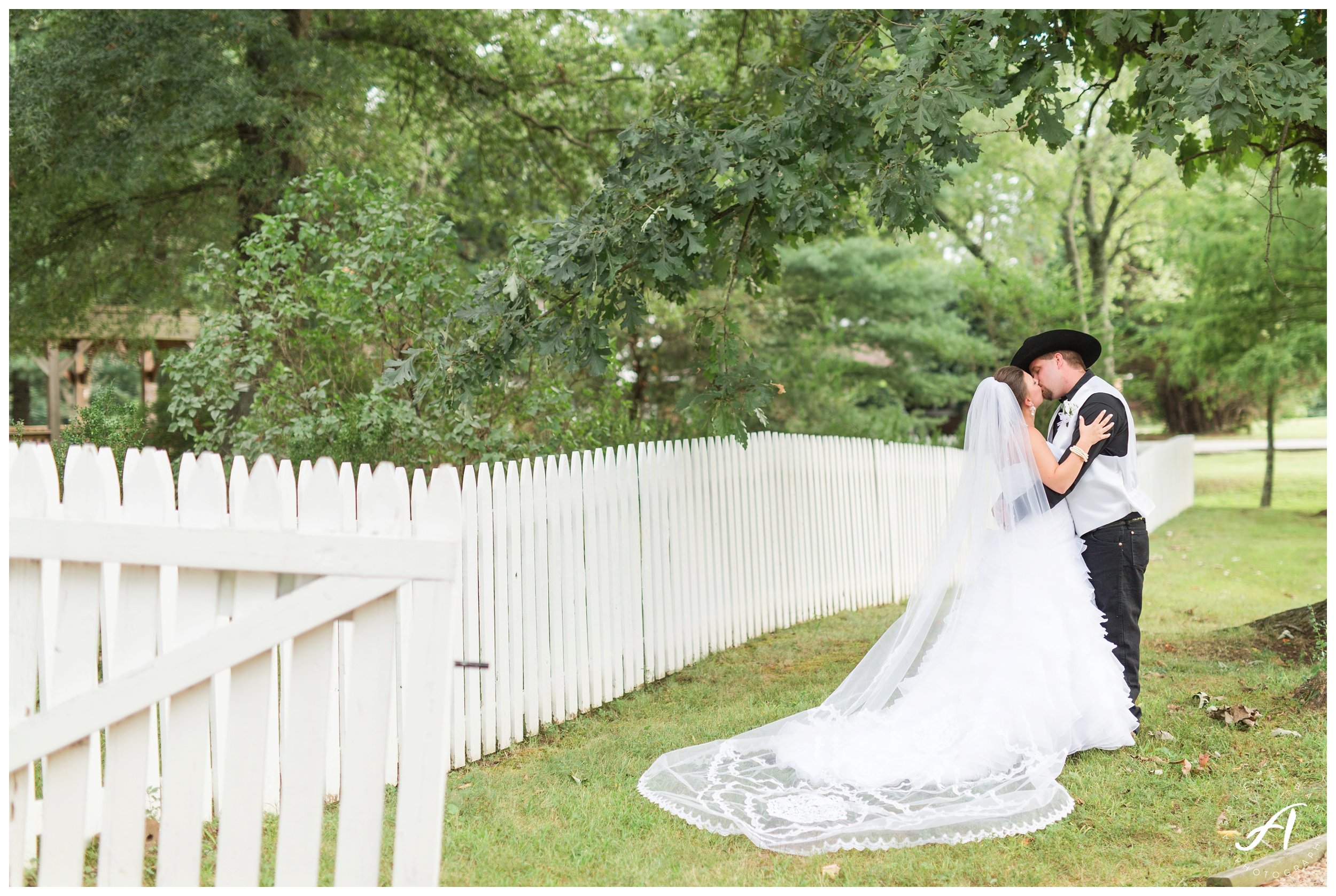 Avoca Museum Wedding || Central VA Wedding || Lynchburg Virginia Wedding Photographer || www.ashleyeiban.com