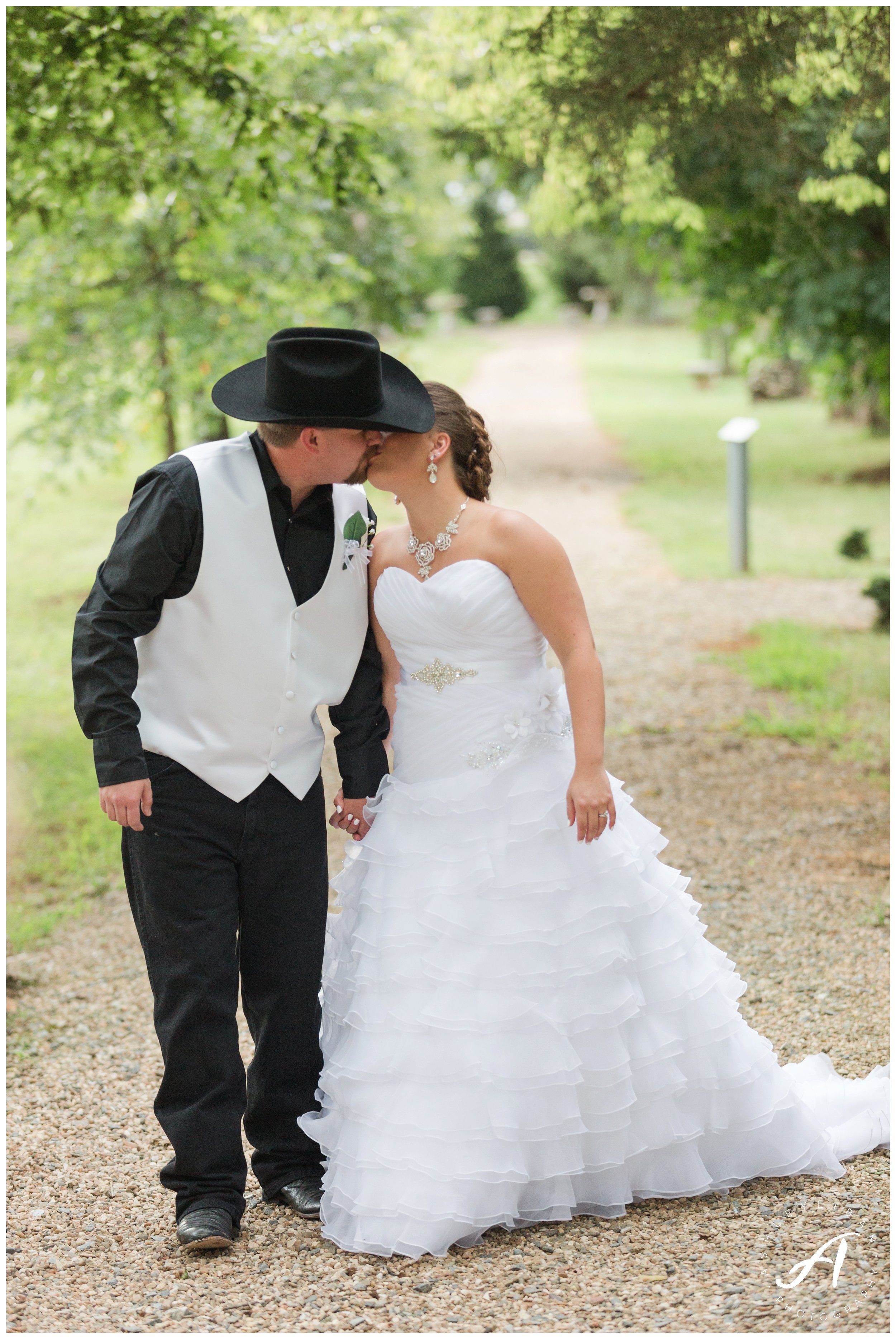 Avoca Museum Wedding || Central VA Wedding || Lynchburg Virginia Wedding Photographer || www.ashleyeiban.com