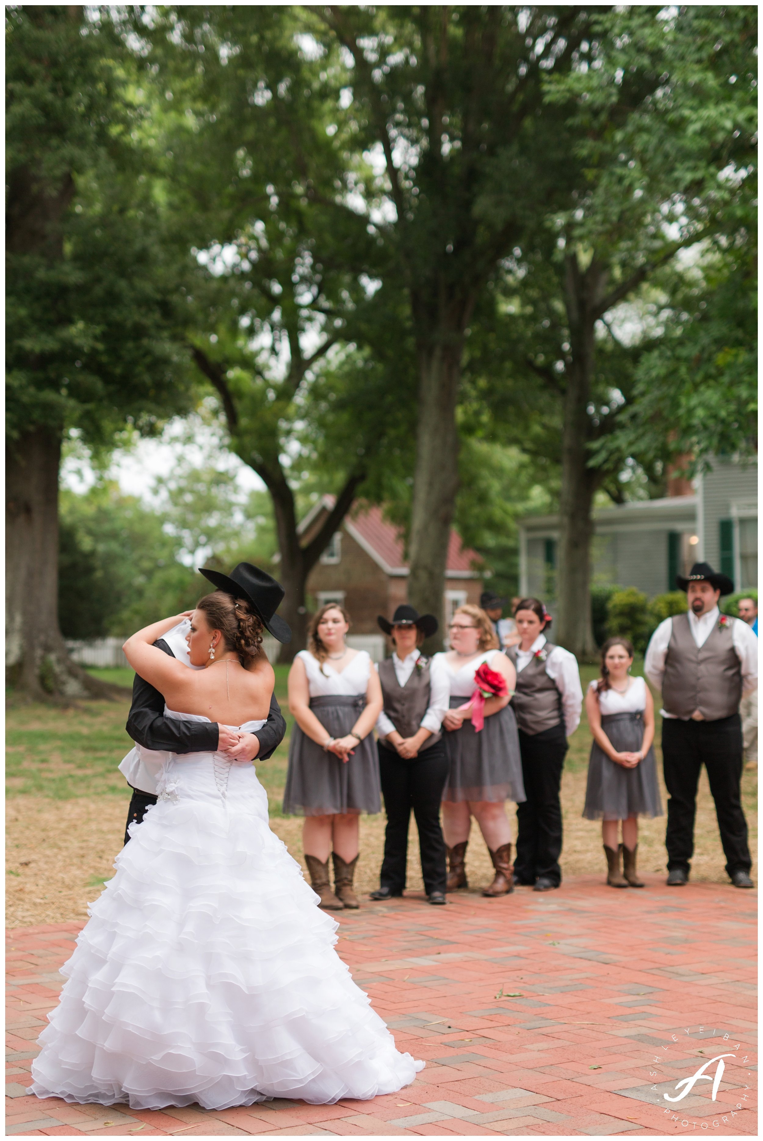 Avoca Museum Wedding || Central VA Wedding || Lynchburg Virginia Wedding Photographer || www.ashleyeiban.com