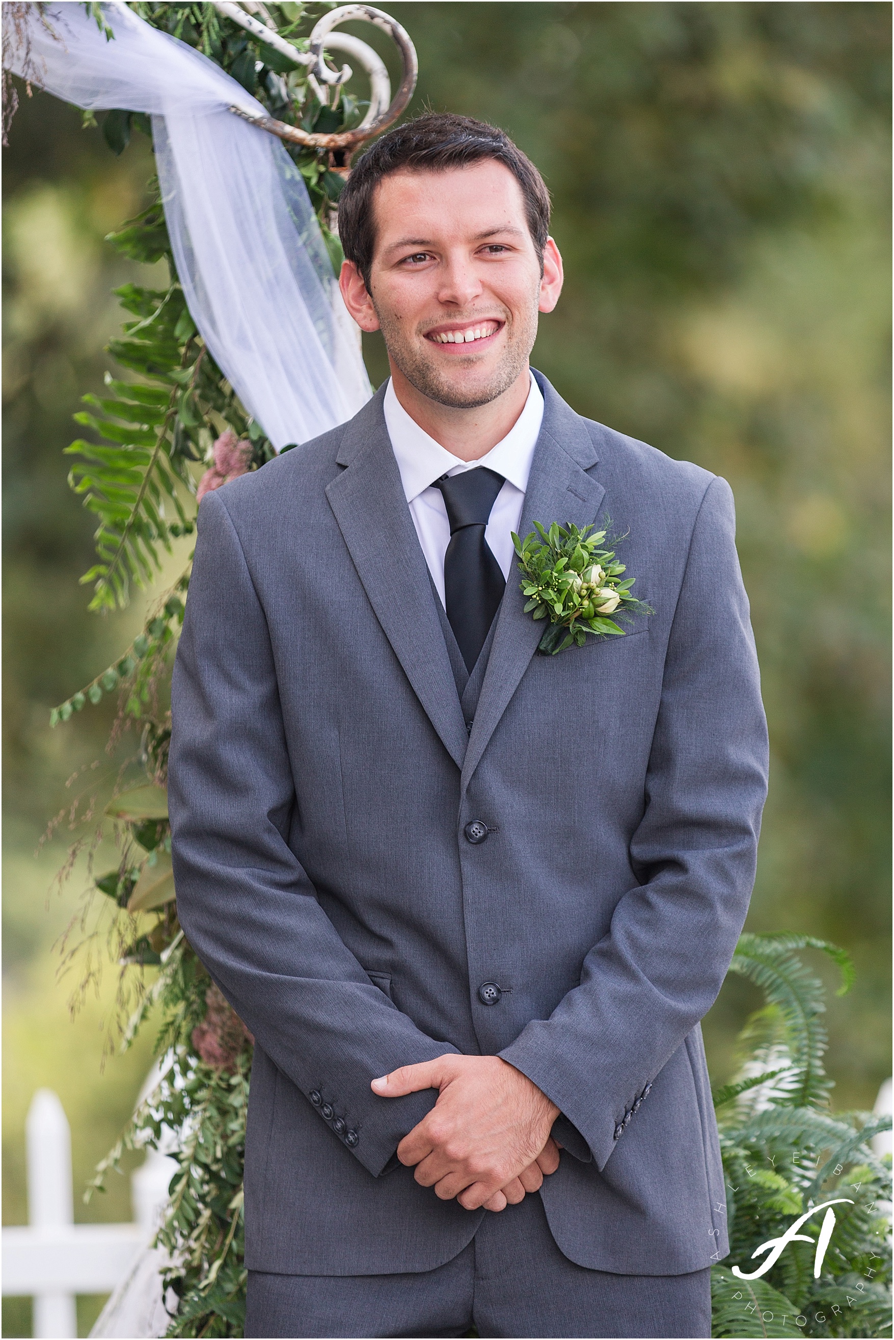 Farmville Wedding Photographer || Autumn Backyard Wedding in Central Virginia || Ashley Eiban Photography || www.ashleyeiban.com