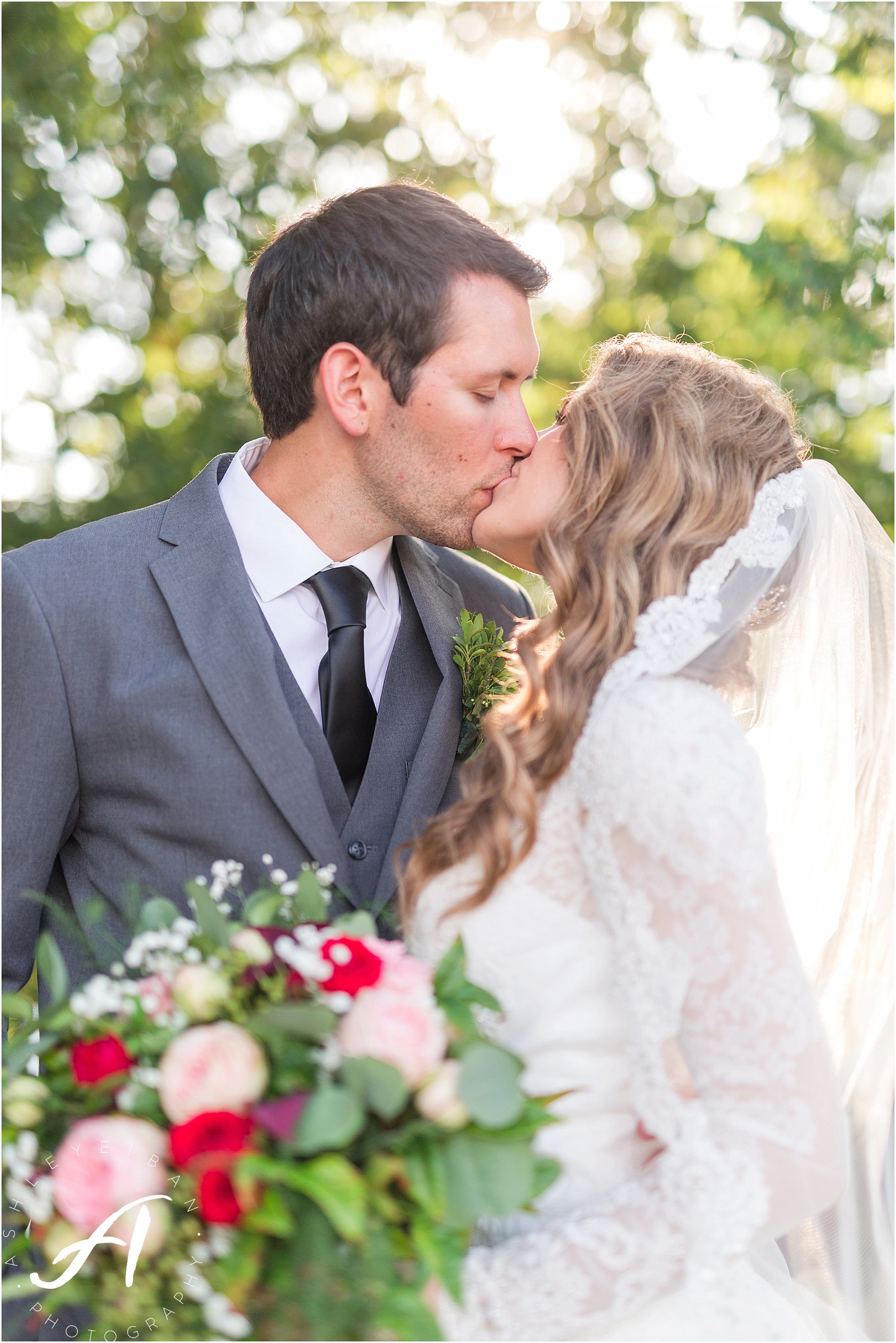 Farmville Wedding Photographer || Autumn Backyard Wedding in Central Virginia || Ashley Eiban Photography || www.ashleyeiban.com