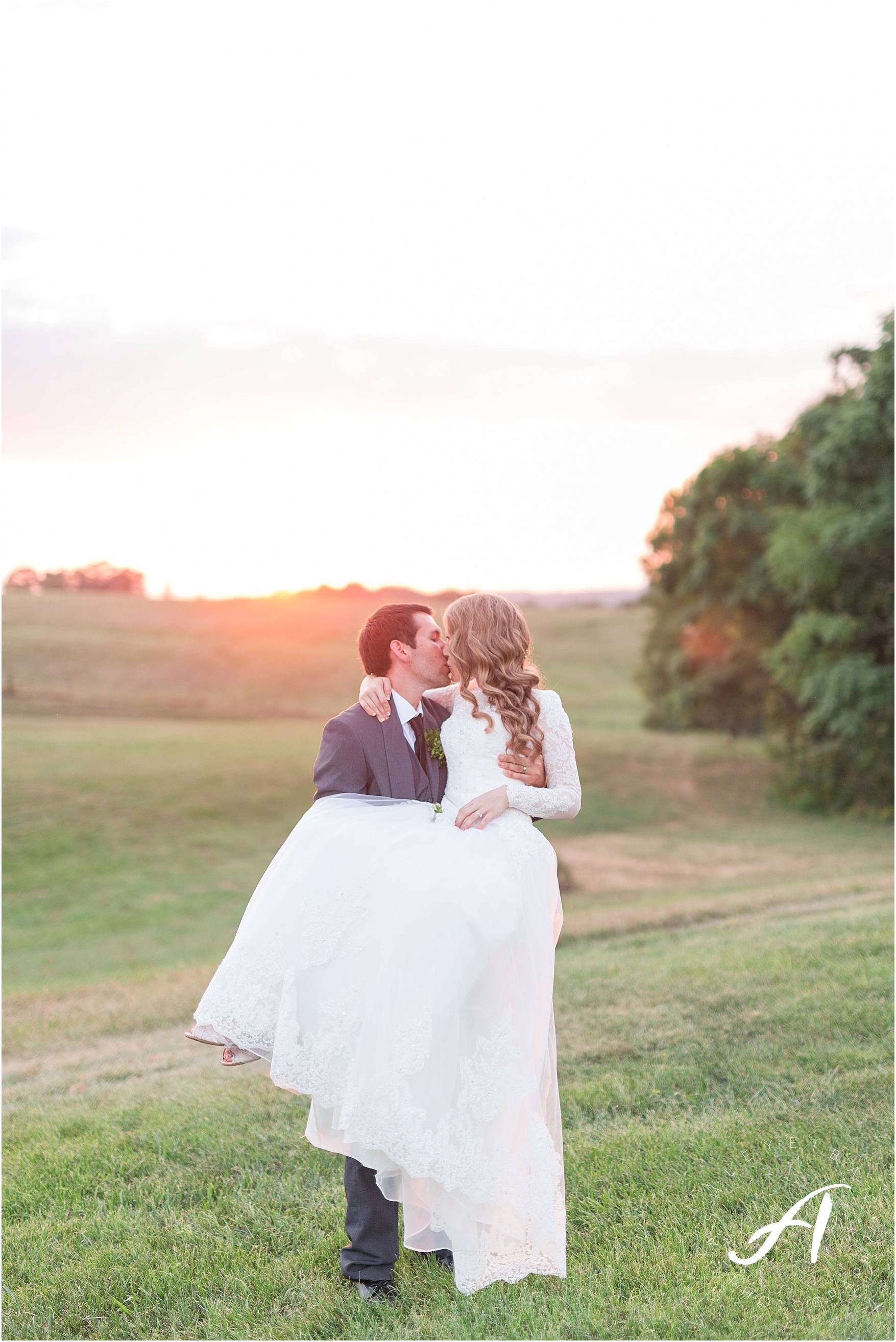 Farmville Wedding Photographer || Autumn Backyard Wedding in Central Virginia || Ashley Eiban Photography || www.ashleyeiban.com