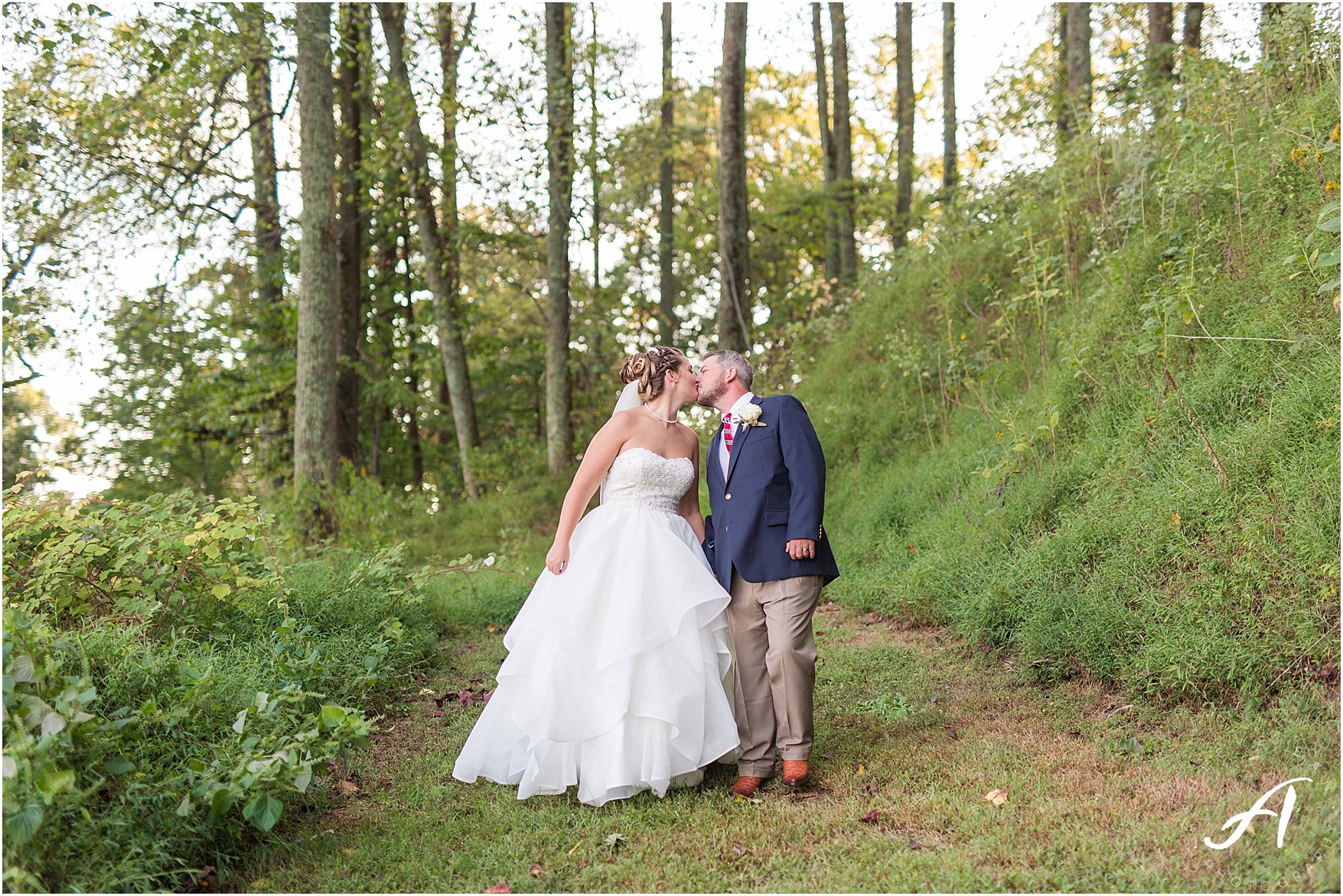 Fall Backyard Wedding in Lynchburg, Virginia || Central Virginia Wedding Photographer || Ashley Eiban Photography || www.ashleyeiban.com