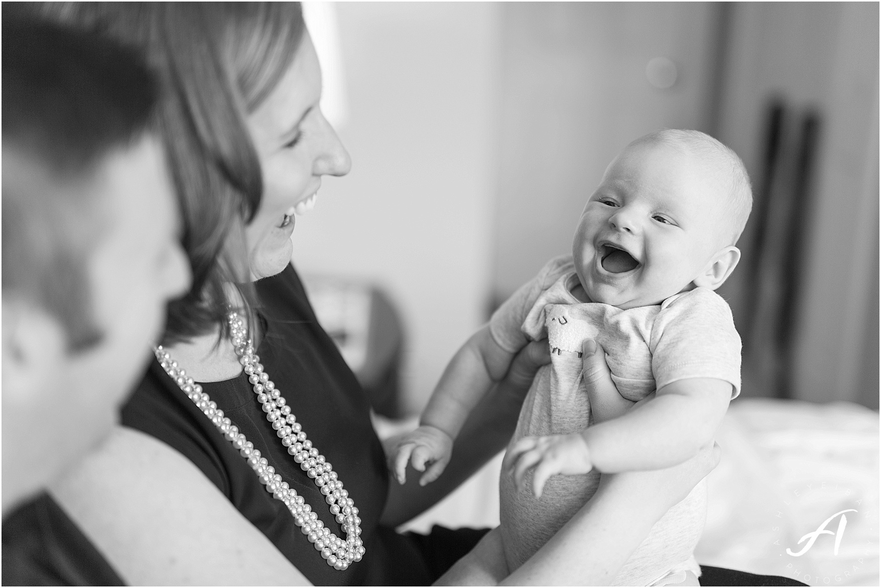 Lynchburg Family Photographer || Ashley Eiban Photography || www.ashleyeiban.com