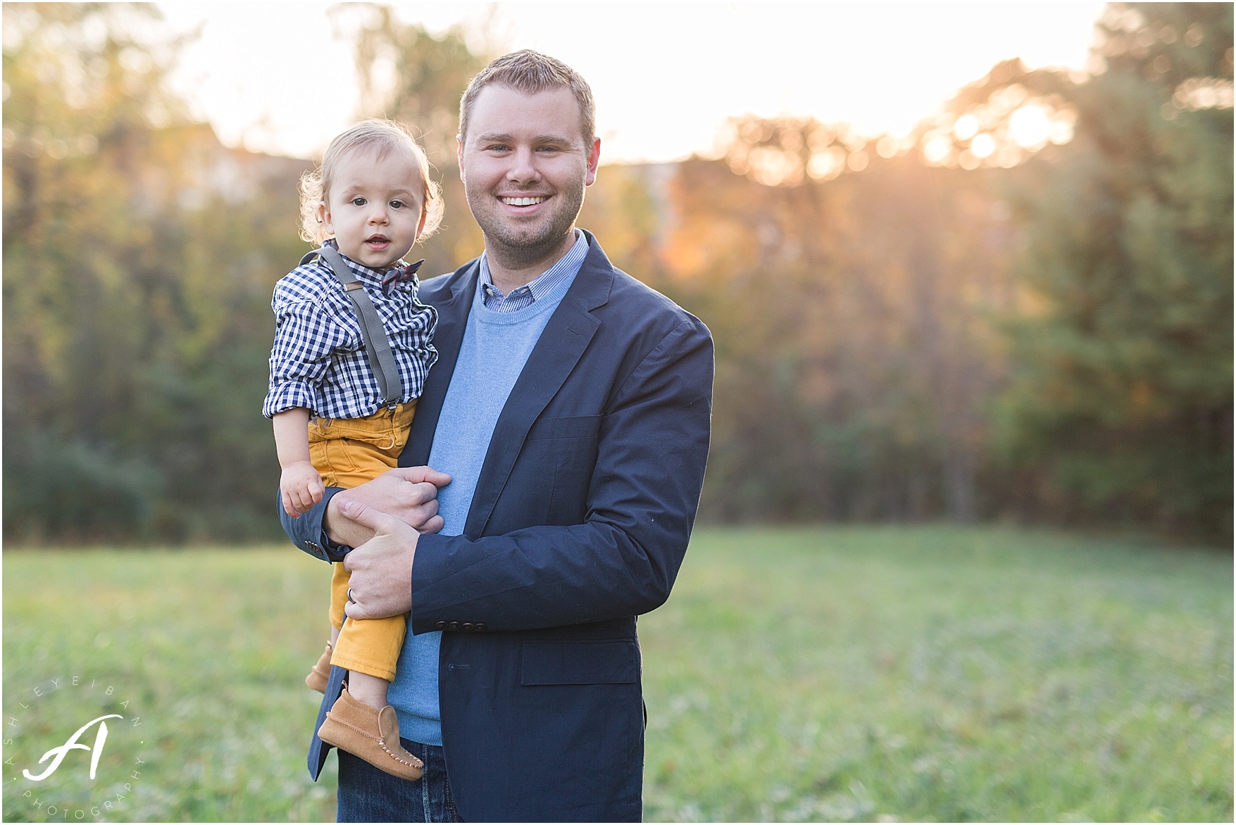 Lynchburg, Virginia Wedding and Family Photographer || Fall family photos in Central Virginia || www.ashleyeiban.com