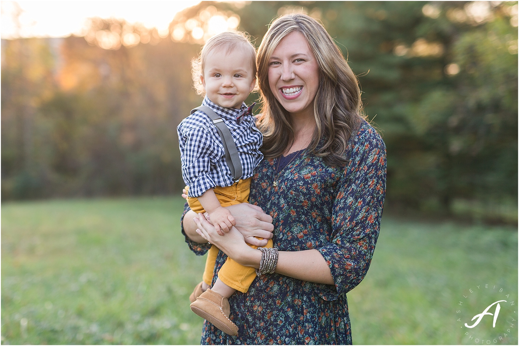 Lynchburg, Virginia Wedding and Family Photographer || Fall family photos in Central Virginia || www.ashleyeiban.com