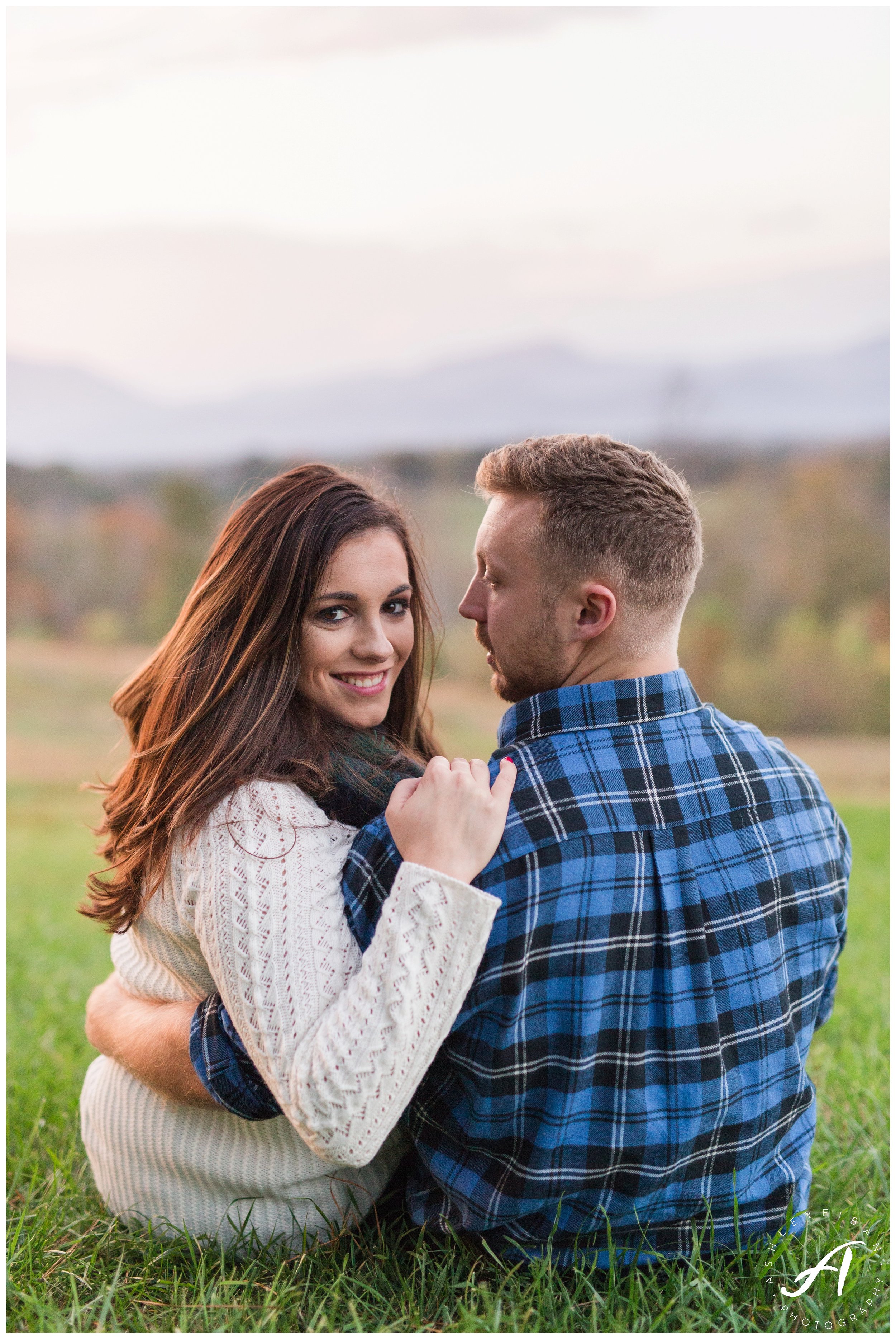 Mountain view fall engagement session at Sierra Vista in Lynchburg, Virginia || www.ashleyeiban.com