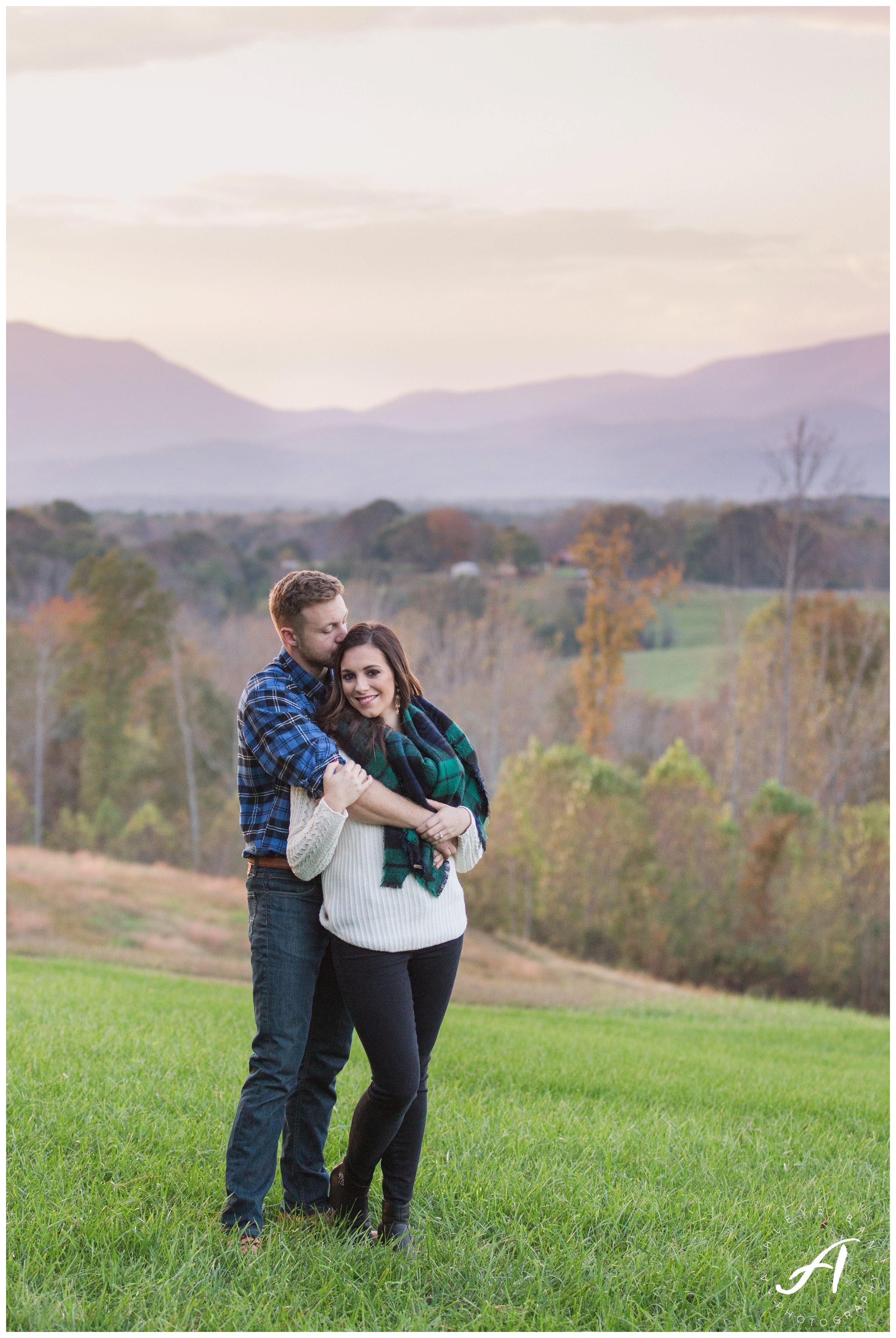 Mountain view fall engagement session at Sierra Vista in Lynchburg, Virginia || www.ashleyeiban.com