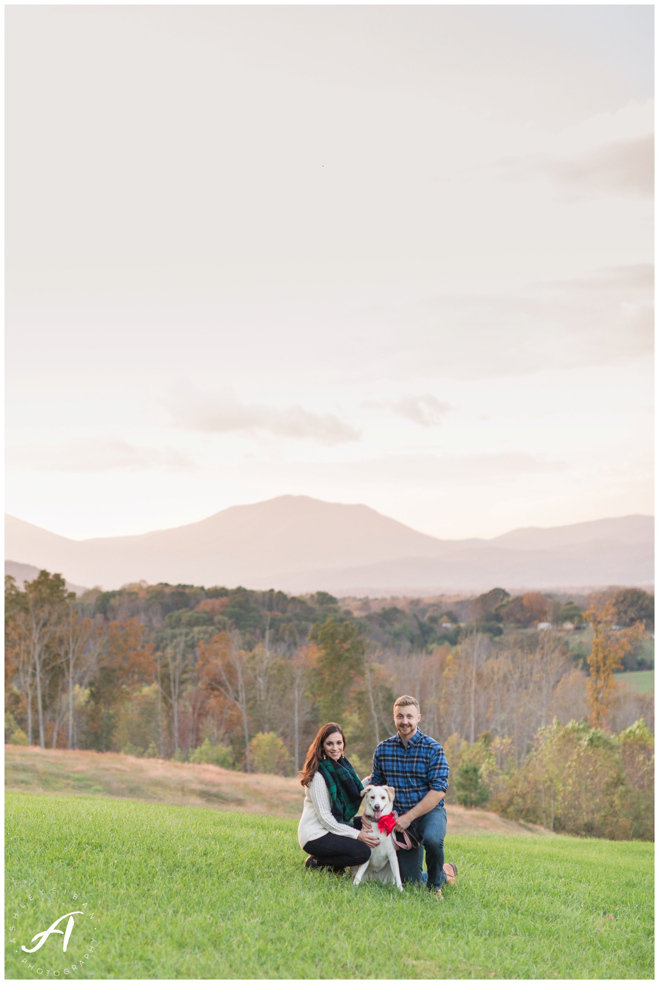 Mountain view fall engagement session at Sierra Vista in Lynchburg, Virginia || www.ashleyeiban.com