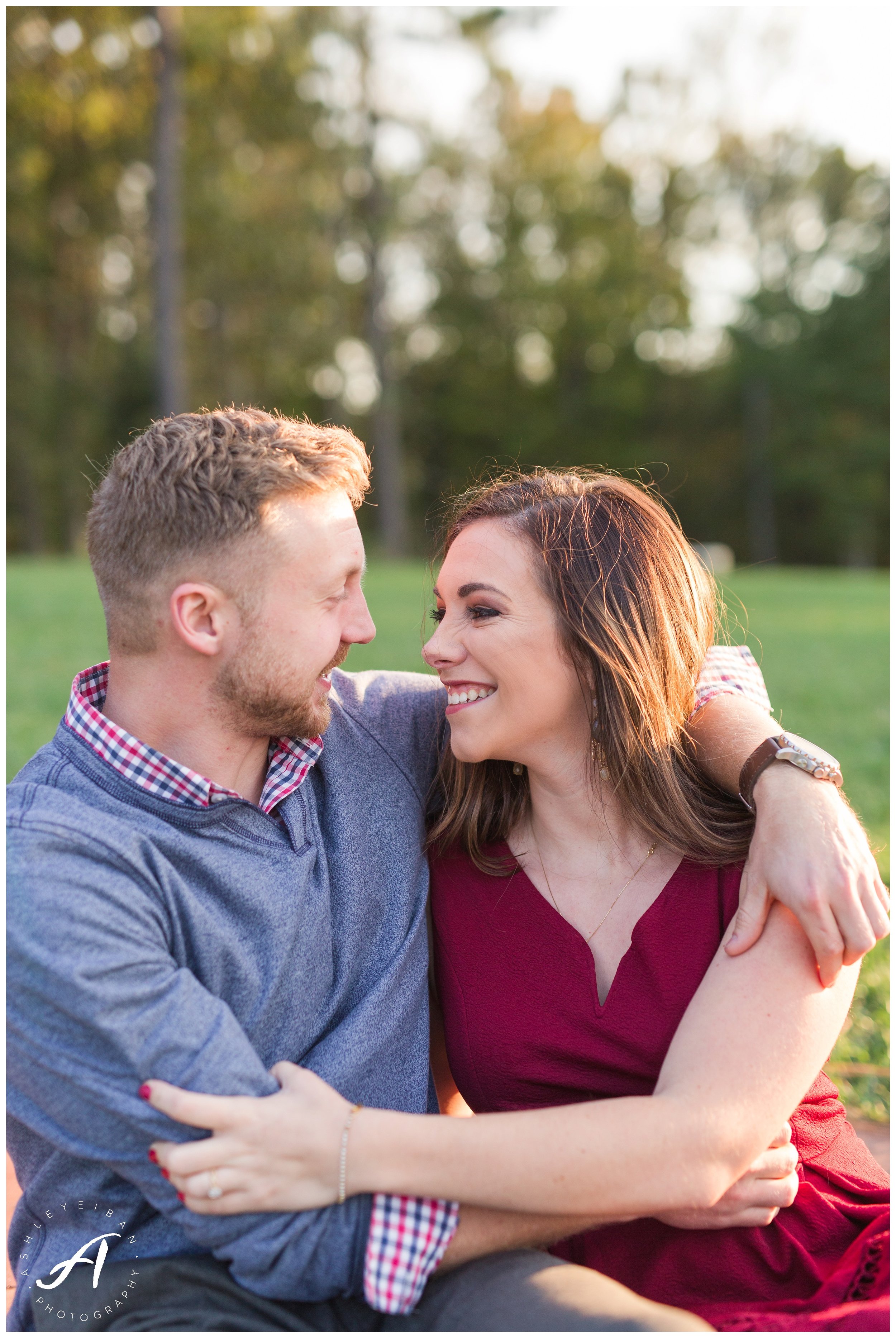 Mountain view fall engagement session at Sierra Vista in Lynchburg, Virginia || www.ashleyeiban.com