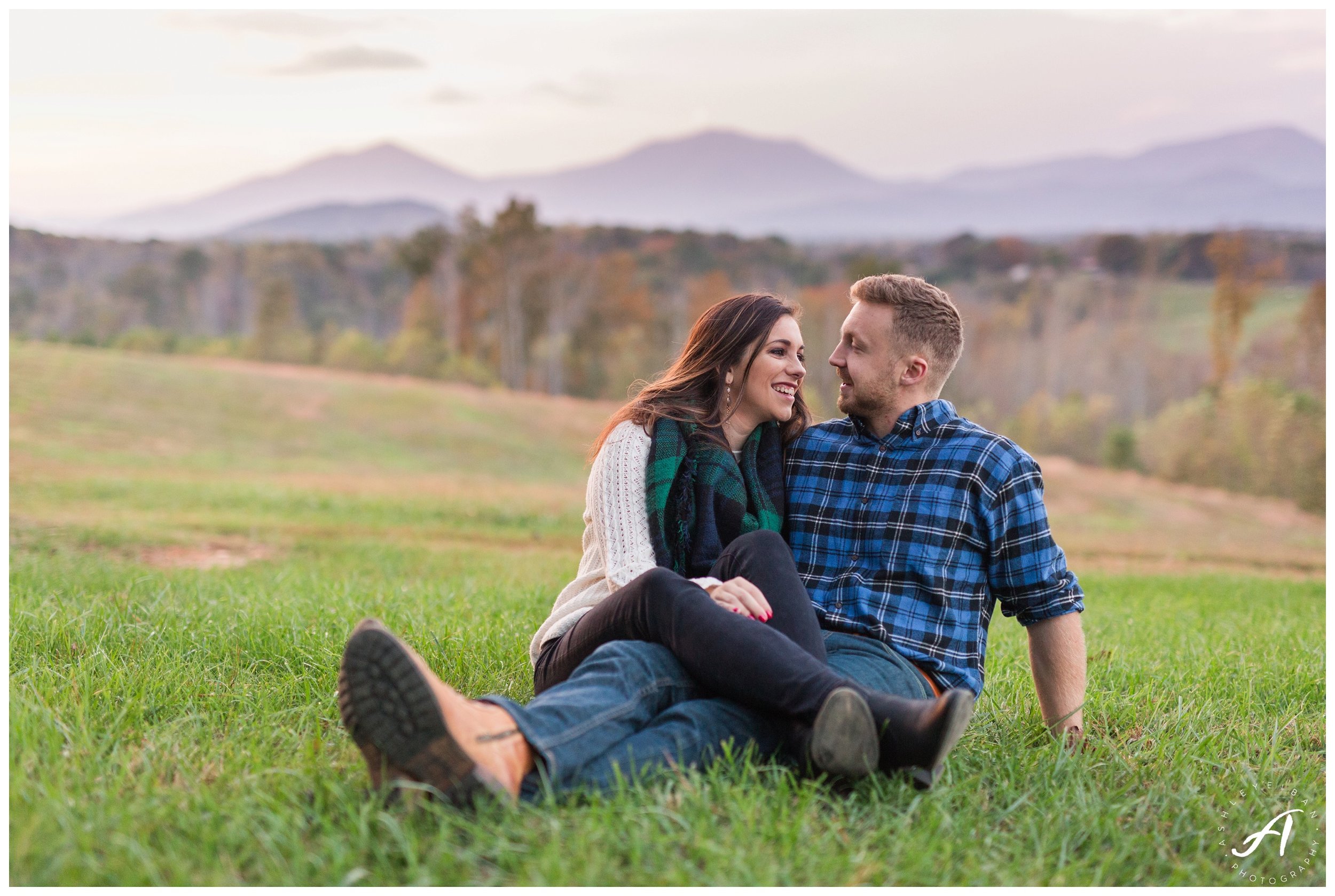 Mountain view fall engagement session at Sierra Vista in Lynchburg, Virginia || www.ashleyeiban.com