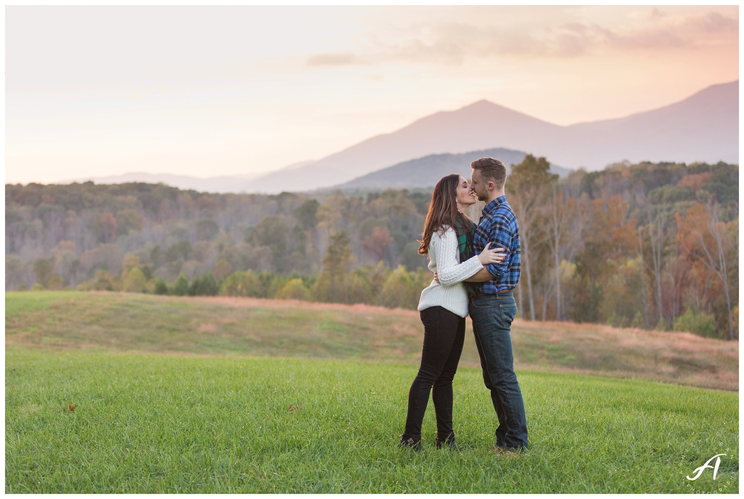 Mountain view fall engagement session at Sierra Vista in Lynchburg, Virginia || www.ashleyeiban.com