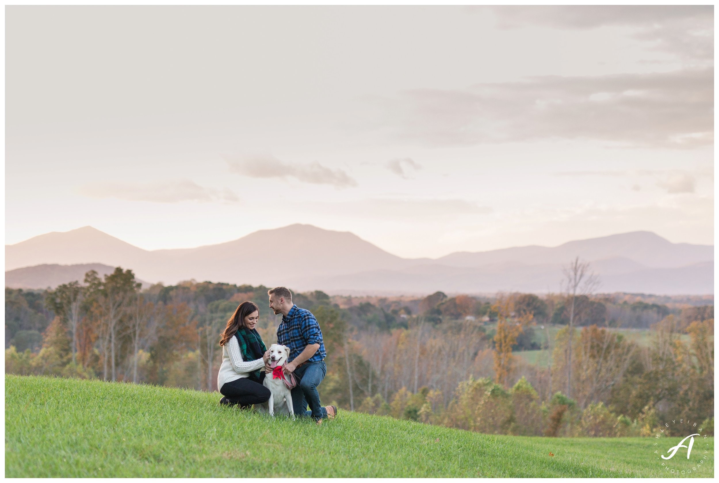 Mountain view fall engagement session at Sierra Vista in Lynchburg, Virginia || www.ashleyeiban.com