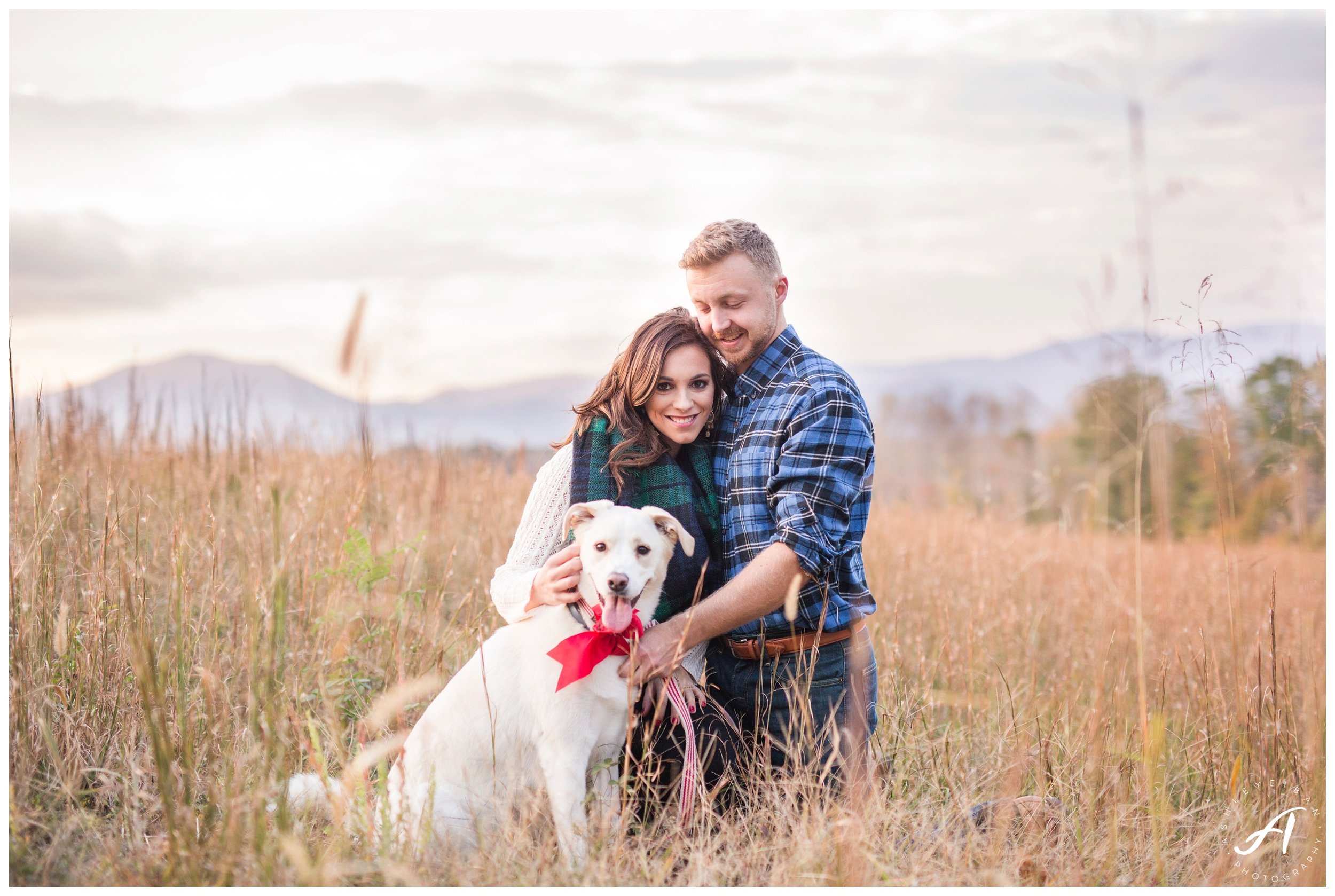 Mountain view fall engagement session at Sierra Vista in Lynchburg, Virginia || www.ashleyeiban.com