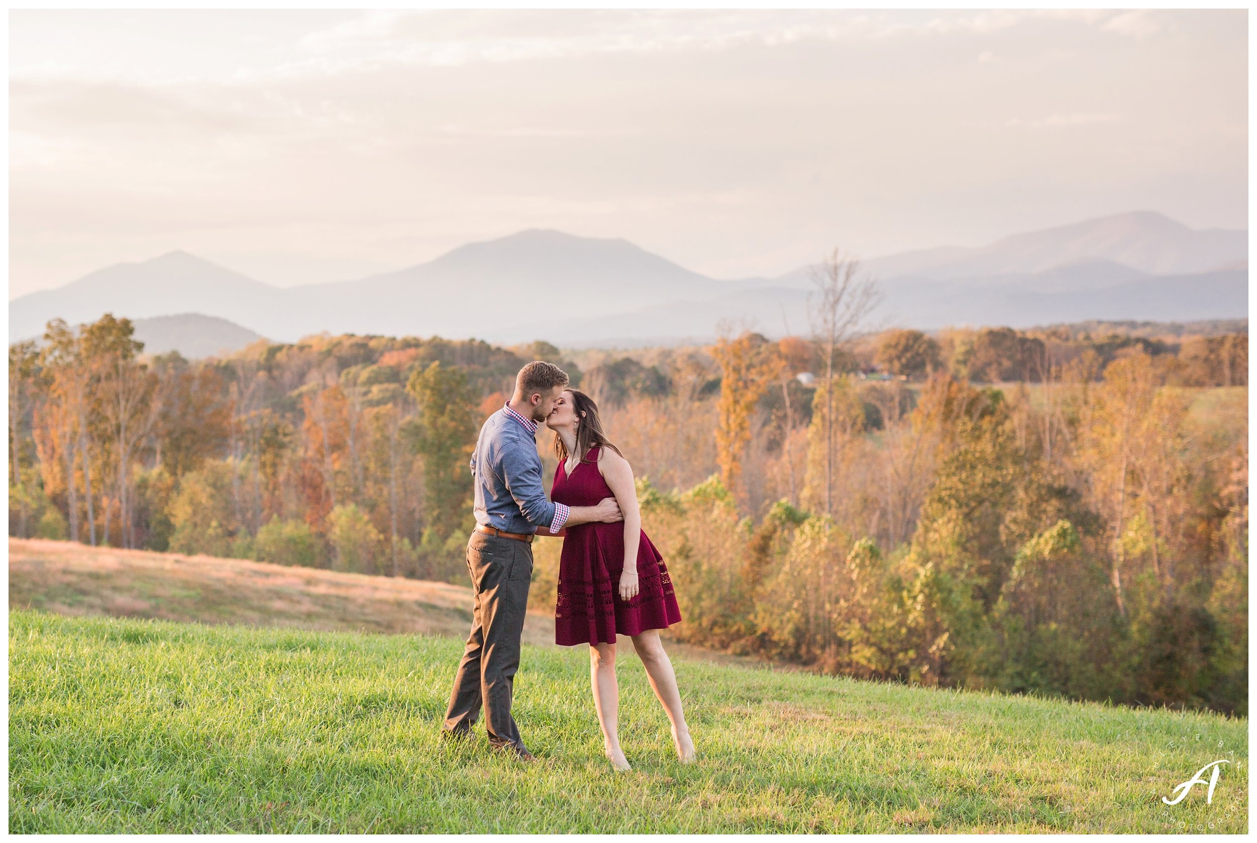 Mountain view fall engagement session at Sierra Vista in Lynchburg, Virginia || www.ashleyeiban.com