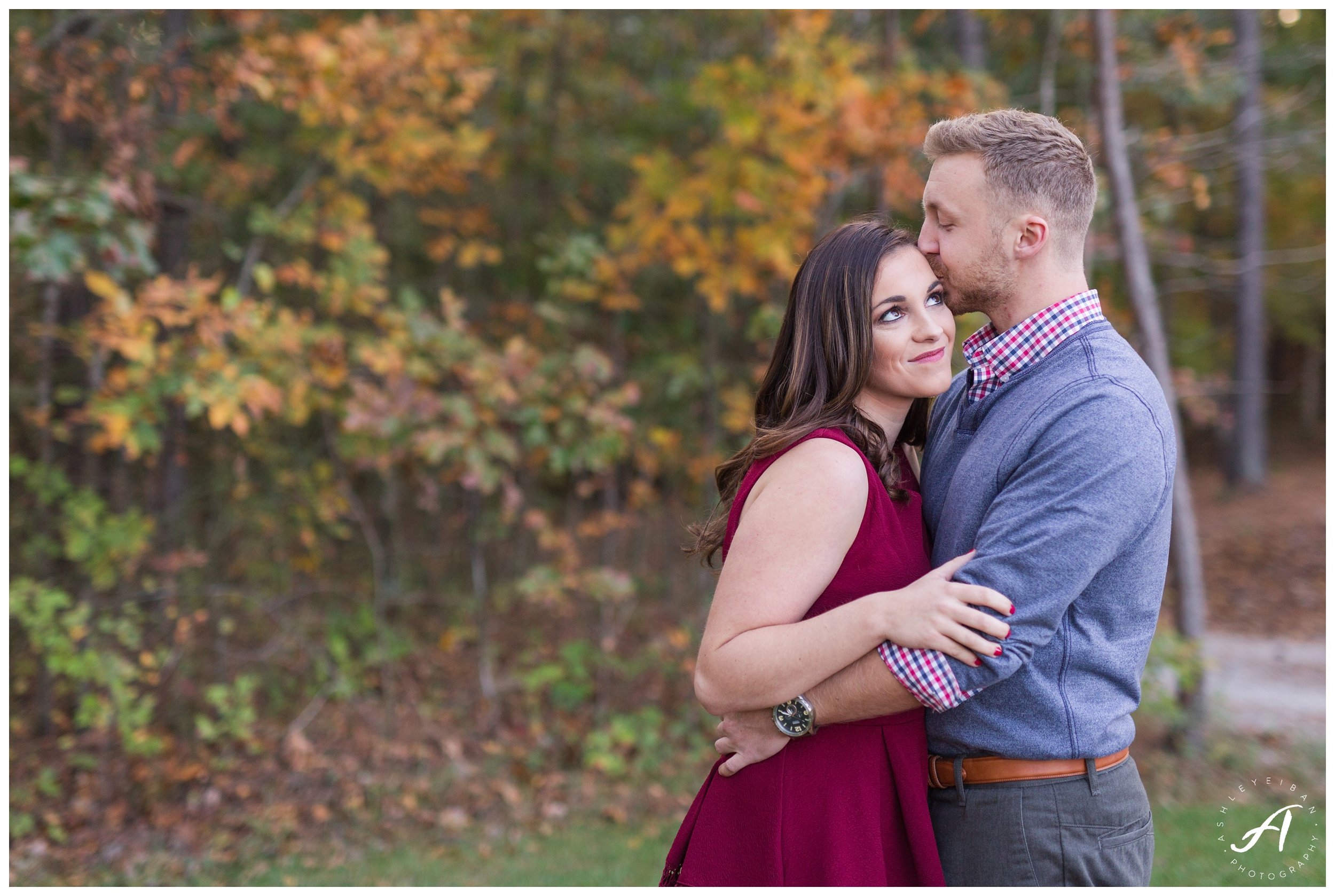 Mountain view fall engagement session at Sierra Vista in Lynchburg, Virginia || www.ashleyeiban.com