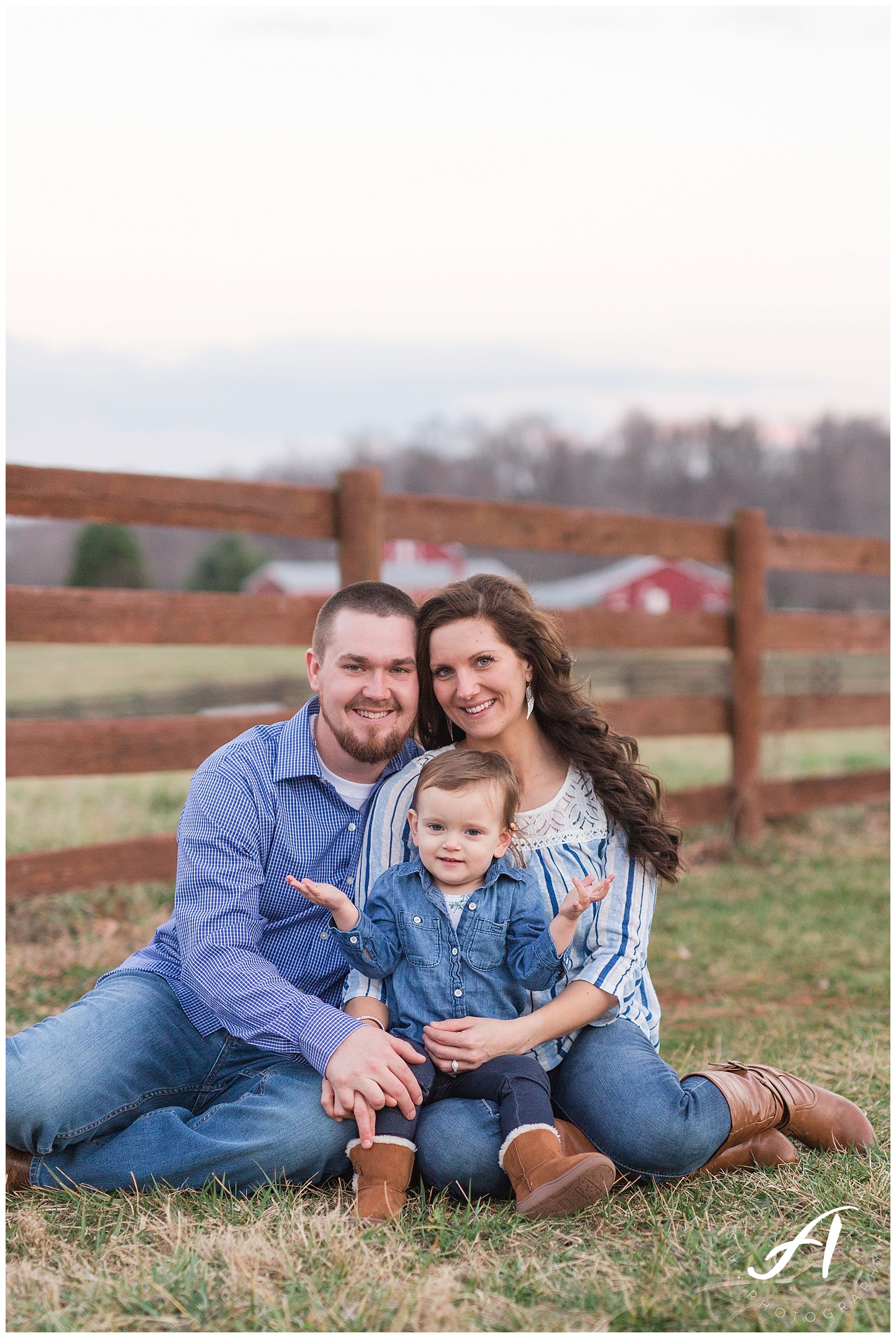 Lynchburg Virginia Wedding and Engagement Session || Charlottesville Wedding Photographer || Ashley Eiban Photography || www.ashleyeiban.com