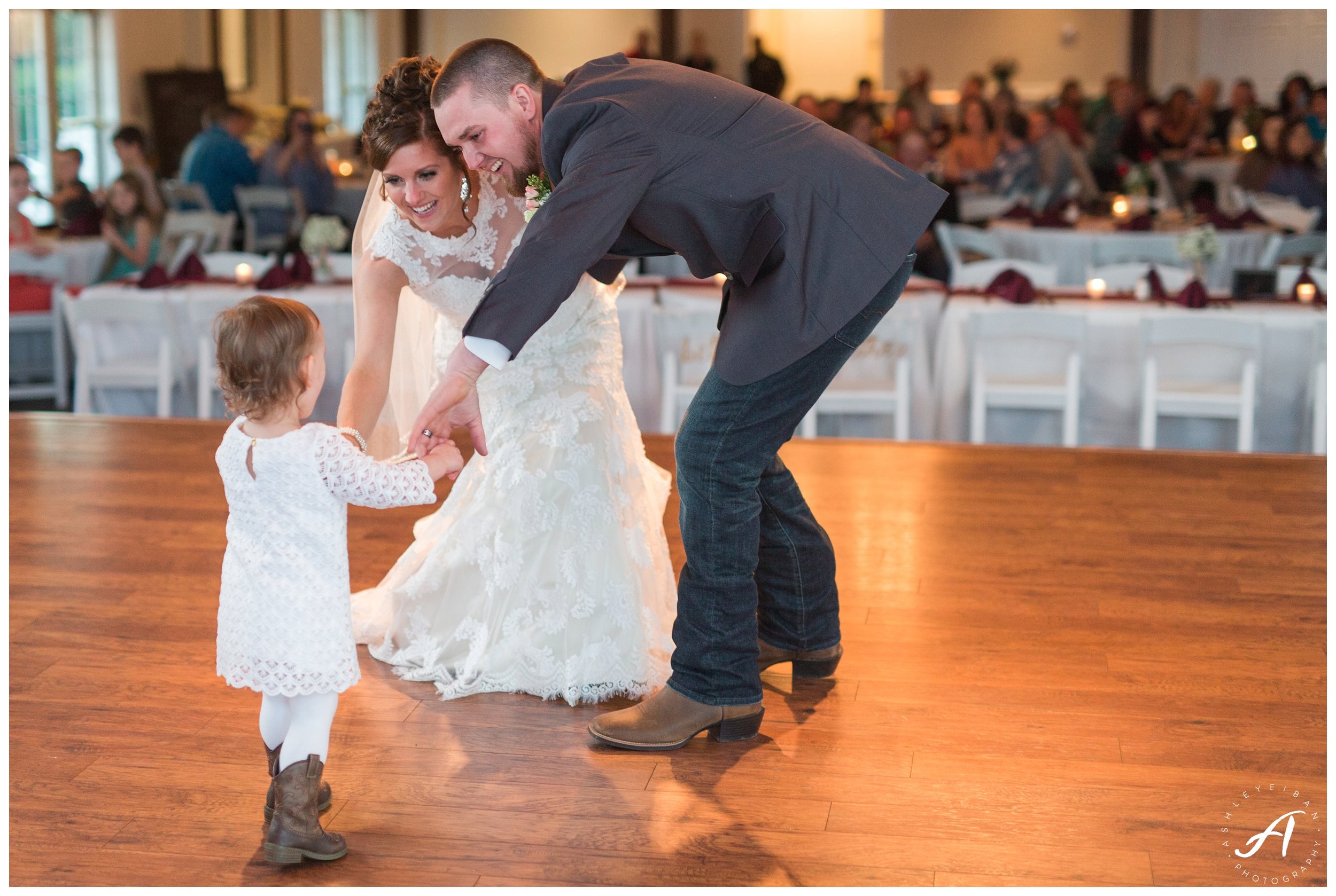 Central Virginia Wedding at The Trivium Estate || Forest and Lynchburg Wedding Photographer || Ashley Eiban Photography || www.ashleyeiban.com