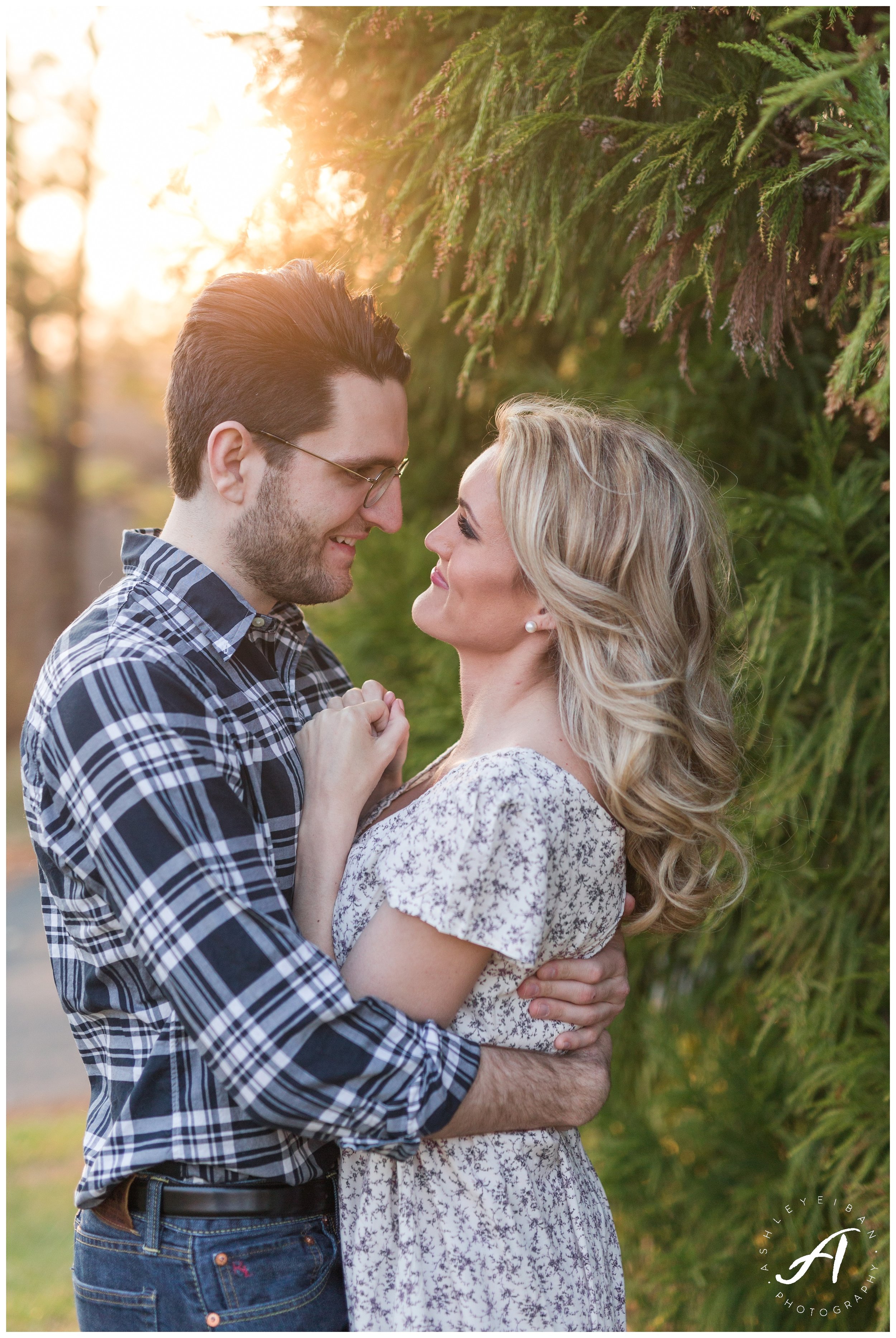 Charlottesville and Lynchburg wedding photographer || downtown lynchburg engagement session || Ashley Eiban Photography || www.ashleyeiban.com