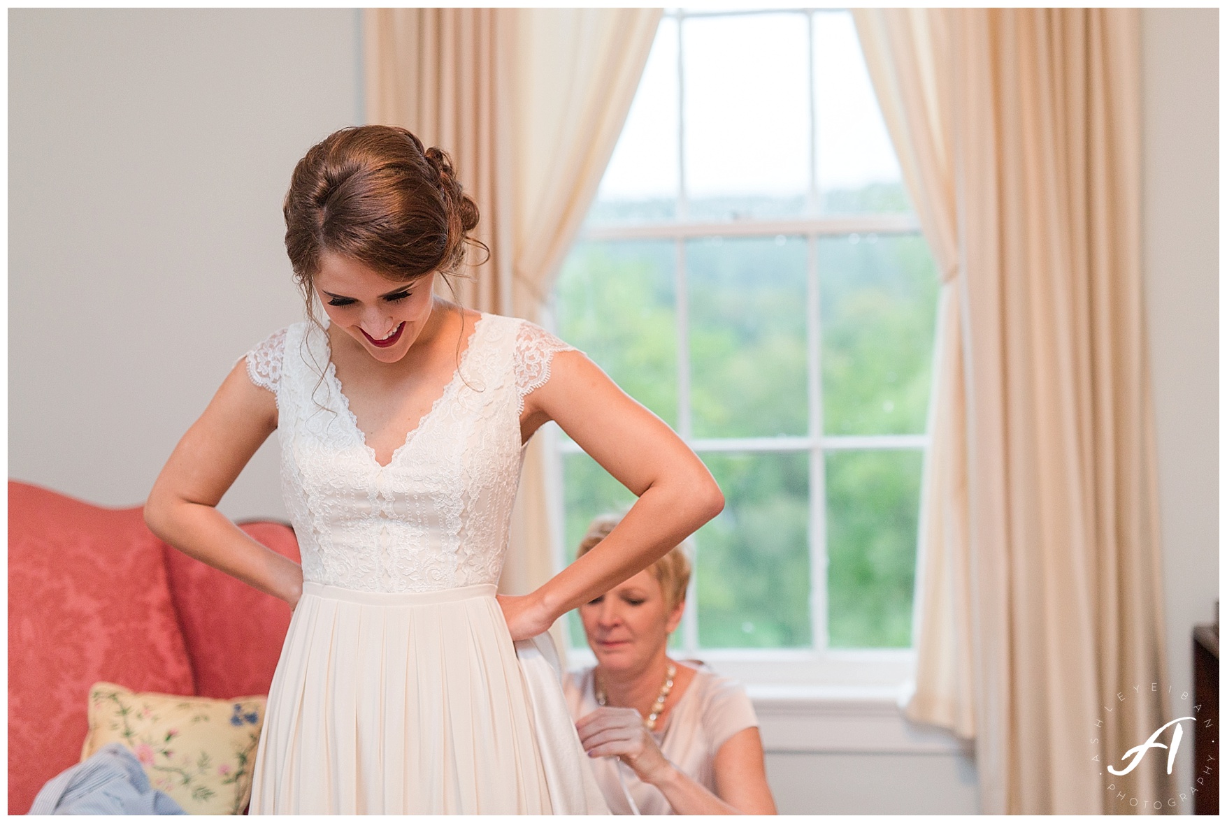 Stress Free Wedding Planning || Wedding Day Getting Ready || Ashley Eiban Photography || Lynchburg Wedding Photographer || www.ashleyeiban.com