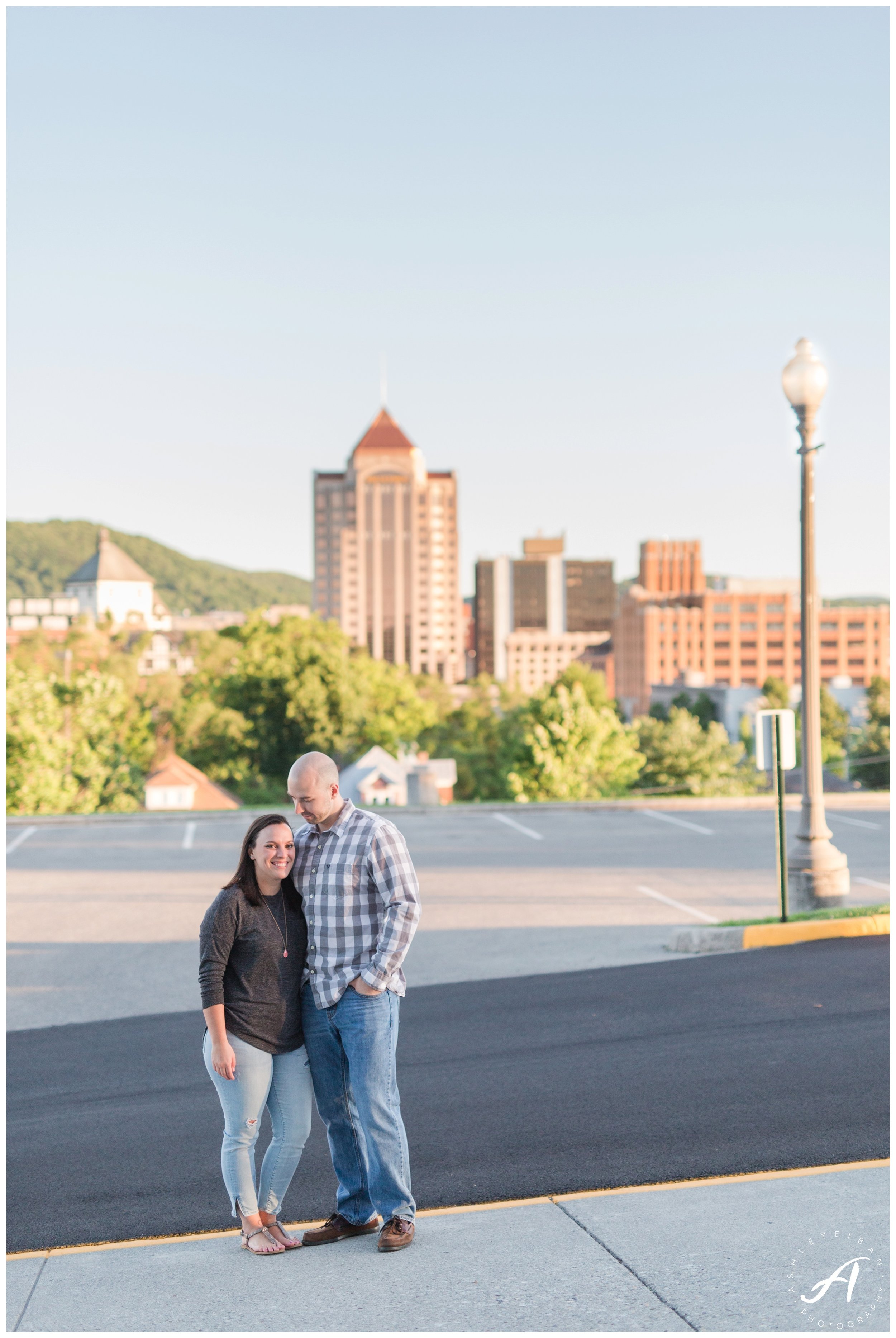 Roanoke and Lynchburg Virginia Wedding and Engagement Photographer || Ashley Eiban Photography || www.ashleyeiban.com