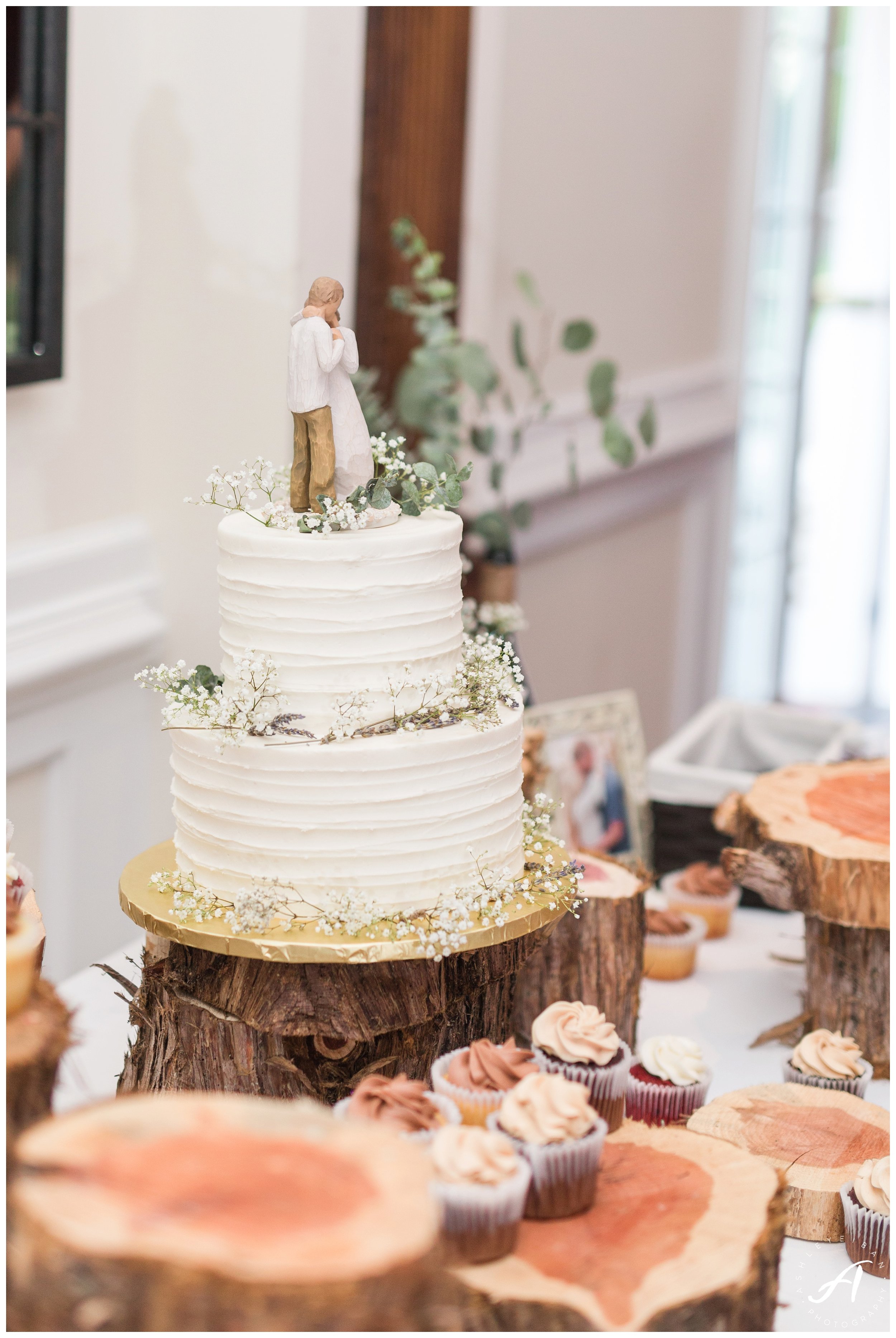 Garden Wedding at The Trivium Estate in Forest Virginia || Wedding Photographer in Charlottesville and Lynchburg VA || www.ashleyeiban.com