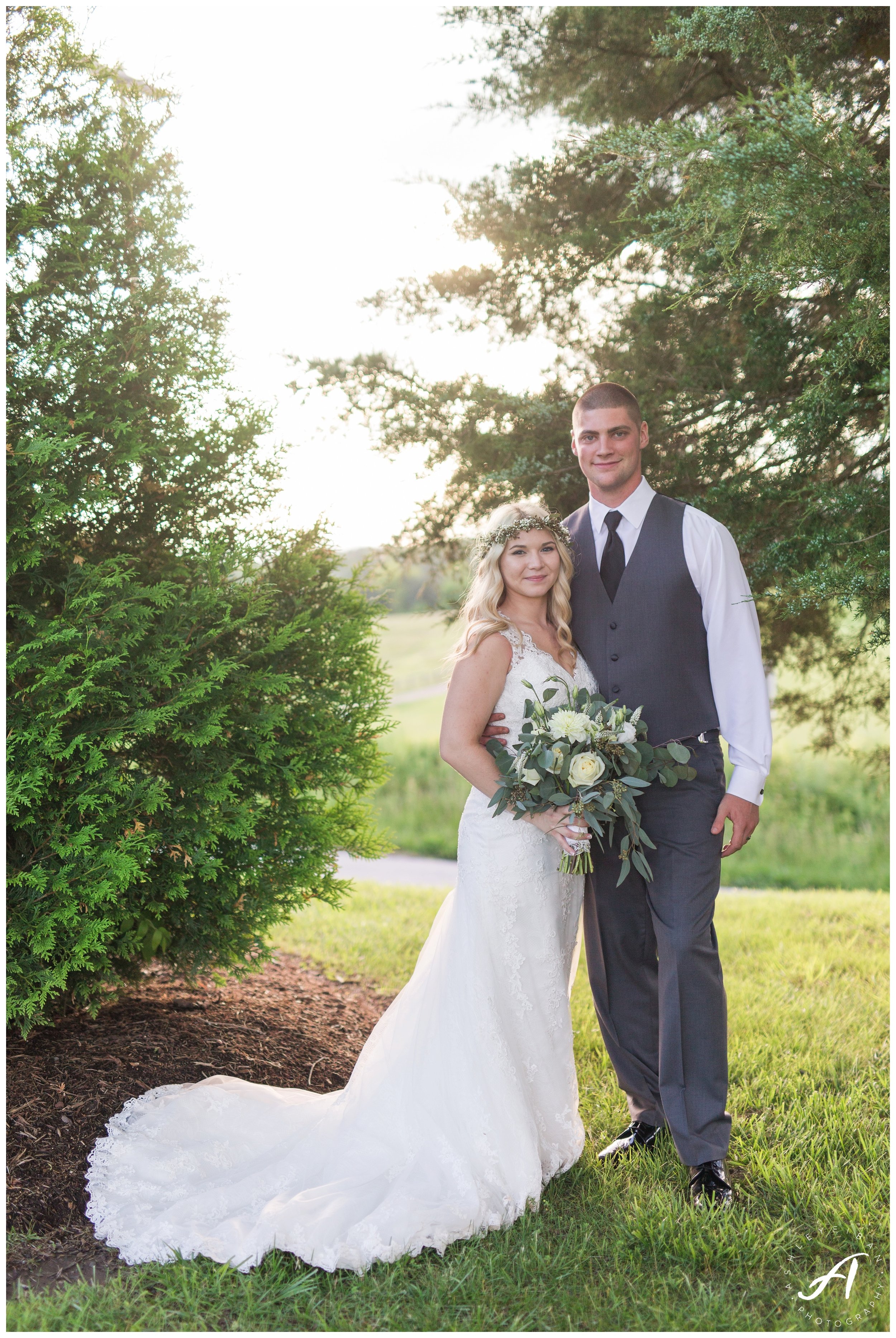 Garden Wedding at The Trivium Estate in Forest Virginia || Wedding Photographer in Charlottesville and Lynchburg VA || www.ashleyeiban.com