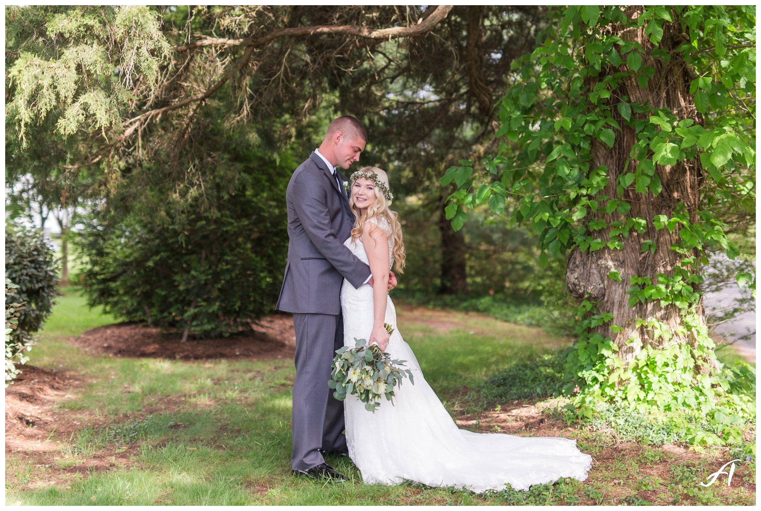 Garden Wedding at The Trivium Estate in Forest Virginia || Wedding Photographer in Charlottesville and Lynchburg VA || www.ashleyeiban.com