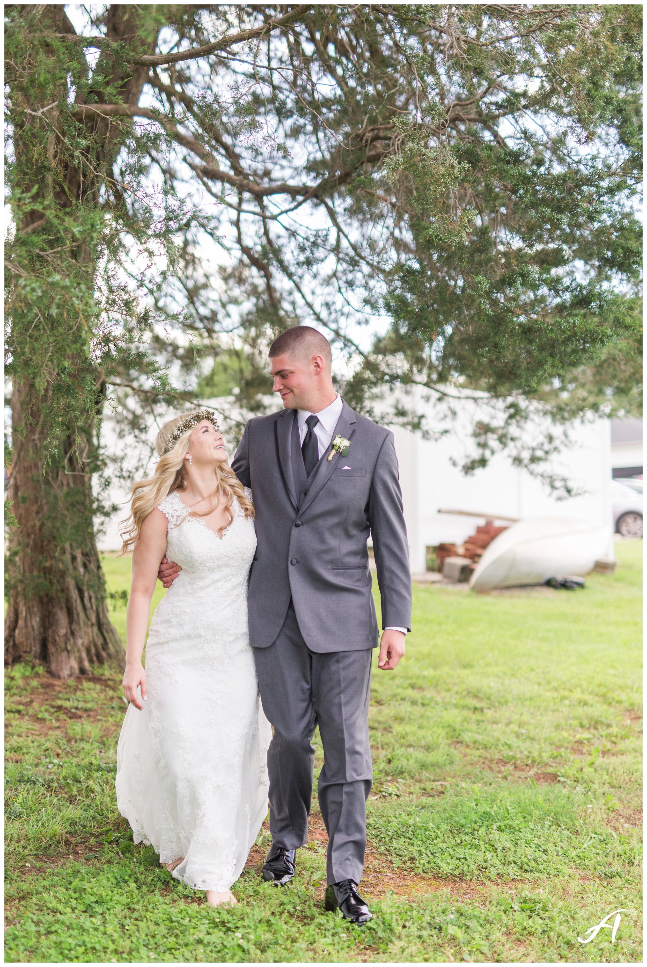 Garden Wedding at The Trivium Estate in Forest Virginia || Wedding Photographer in Charlottesville and Lynchburg VA || www.ashleyeiban.com