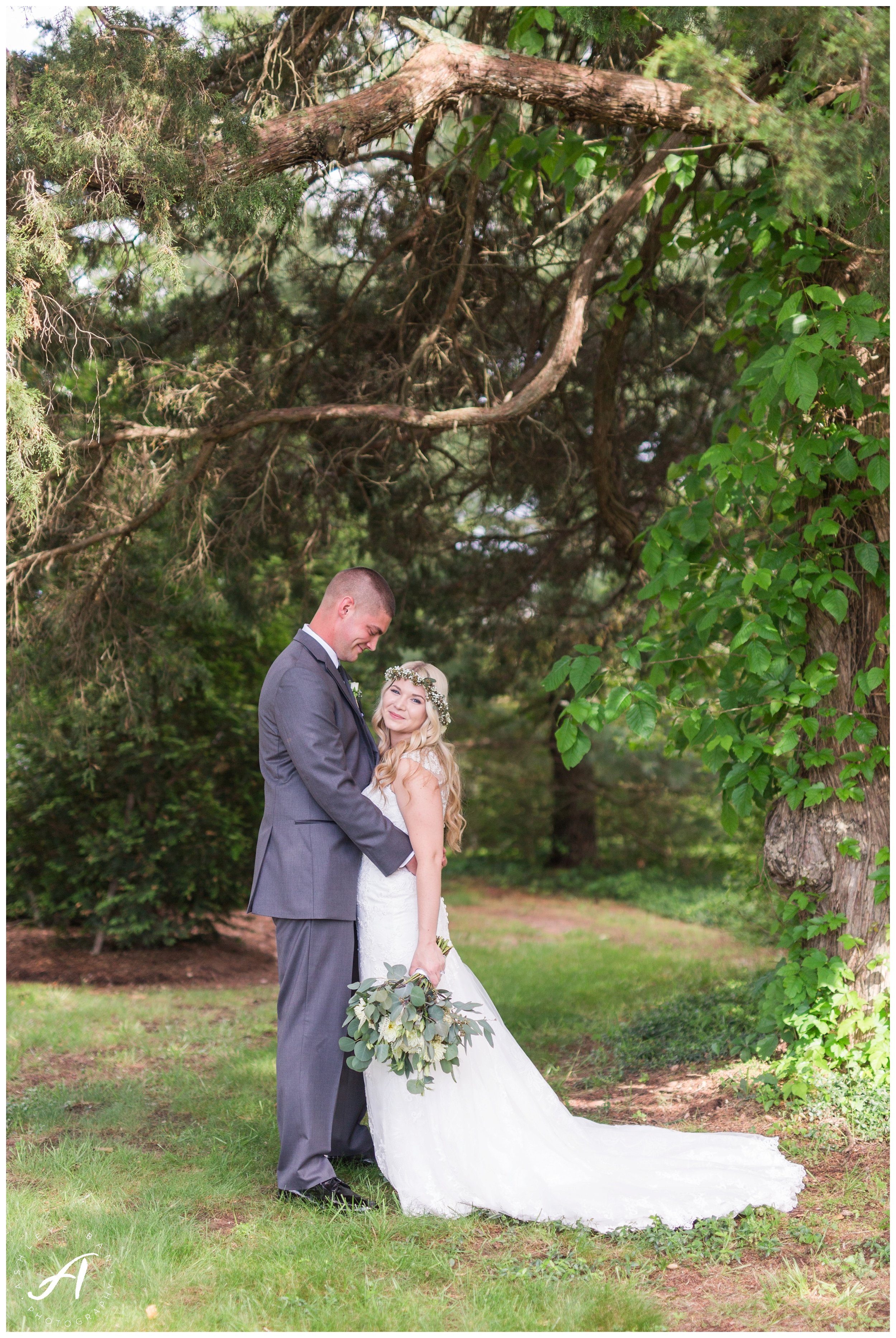 Garden Wedding at The Trivium Estate in Forest Virginia || Wedding Photographer in Charlottesville and Lynchburg VA || www.ashleyeiban.com