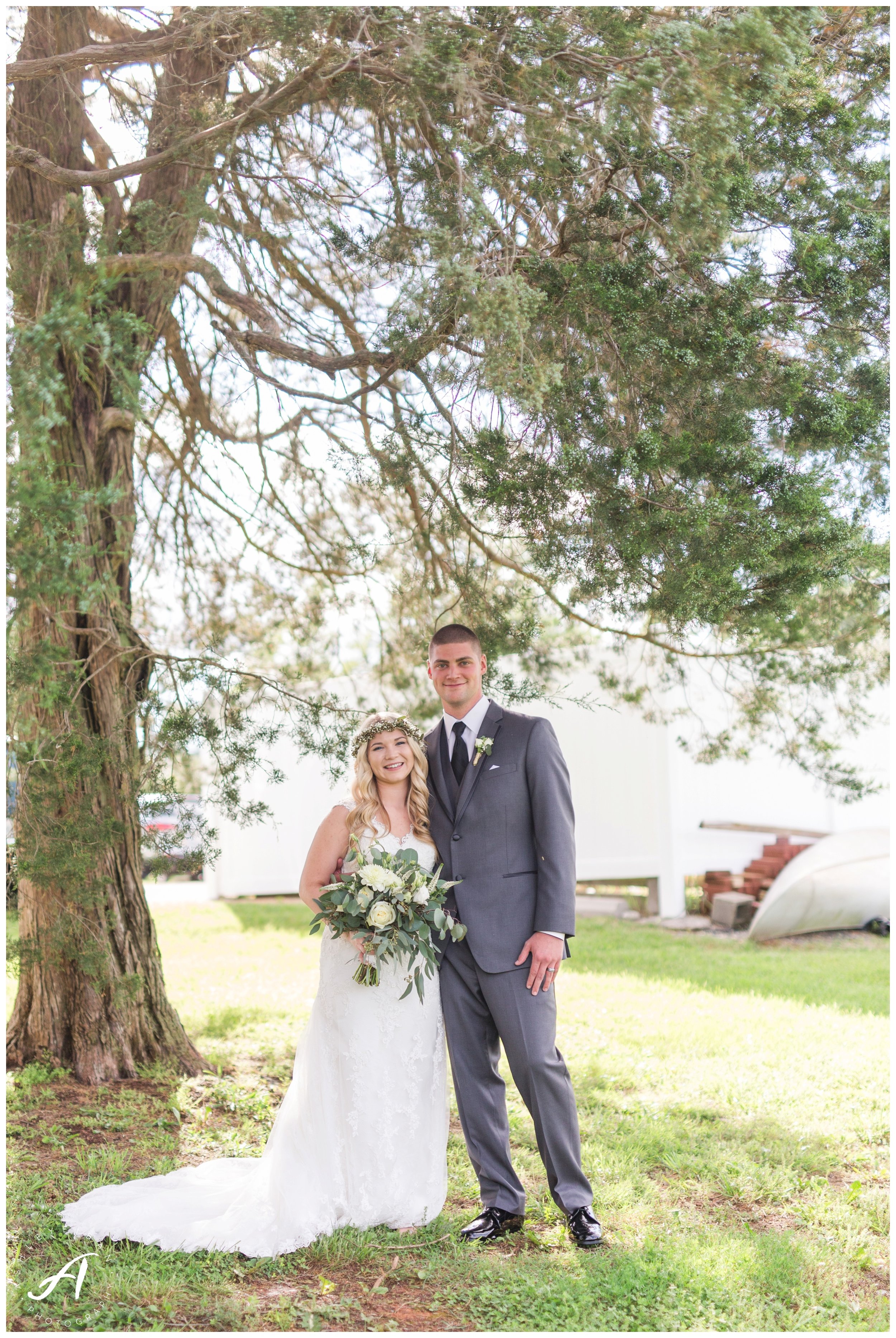 Garden Wedding at The Trivium Estate in Forest Virginia || Wedding Photographer in Charlottesville and Lynchburg VA || www.ashleyeiban.com