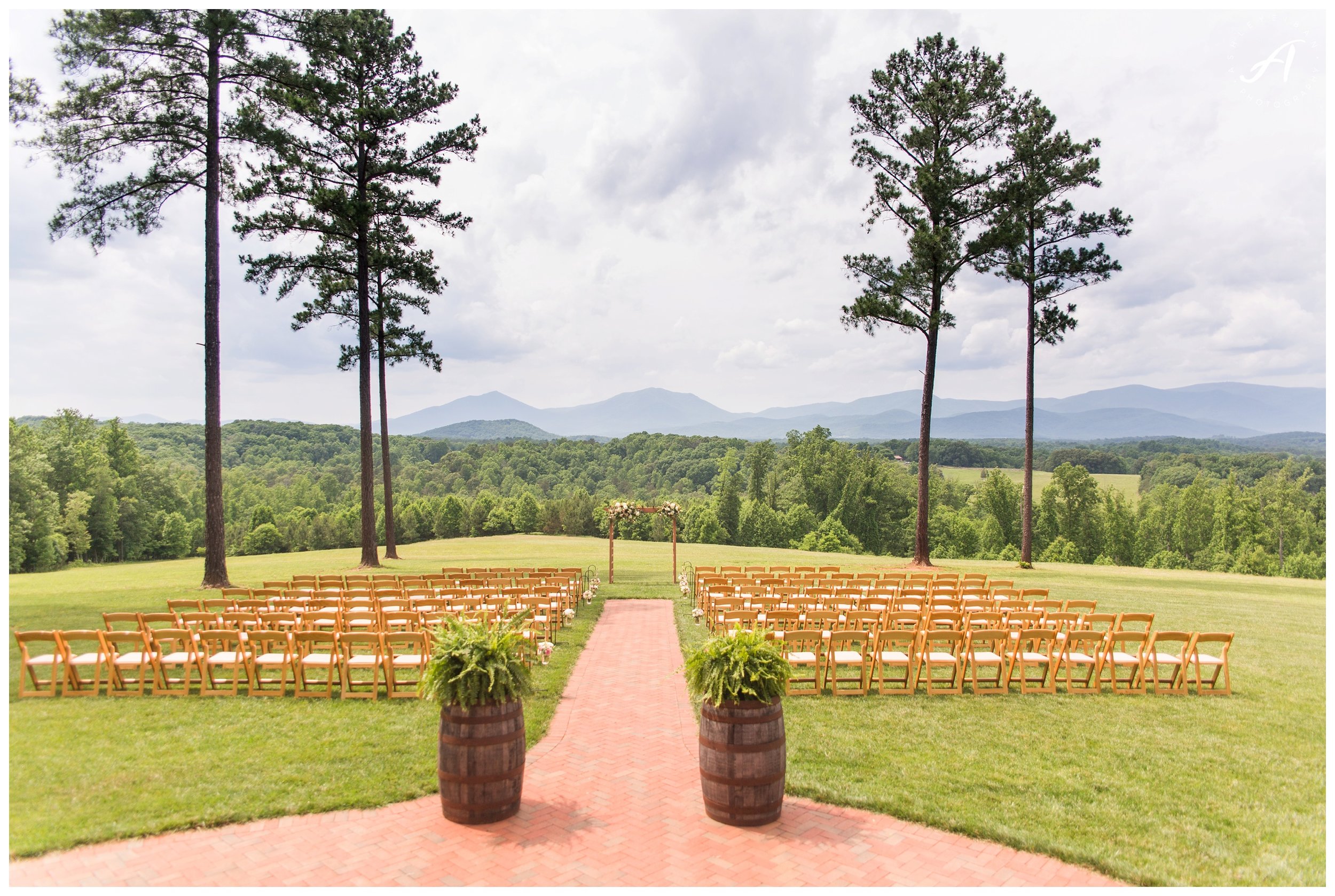 Mountain View Wedding at Sierra Vista in Central Virginia || Ashley Eiban Photography || www.ashleyeiban.com