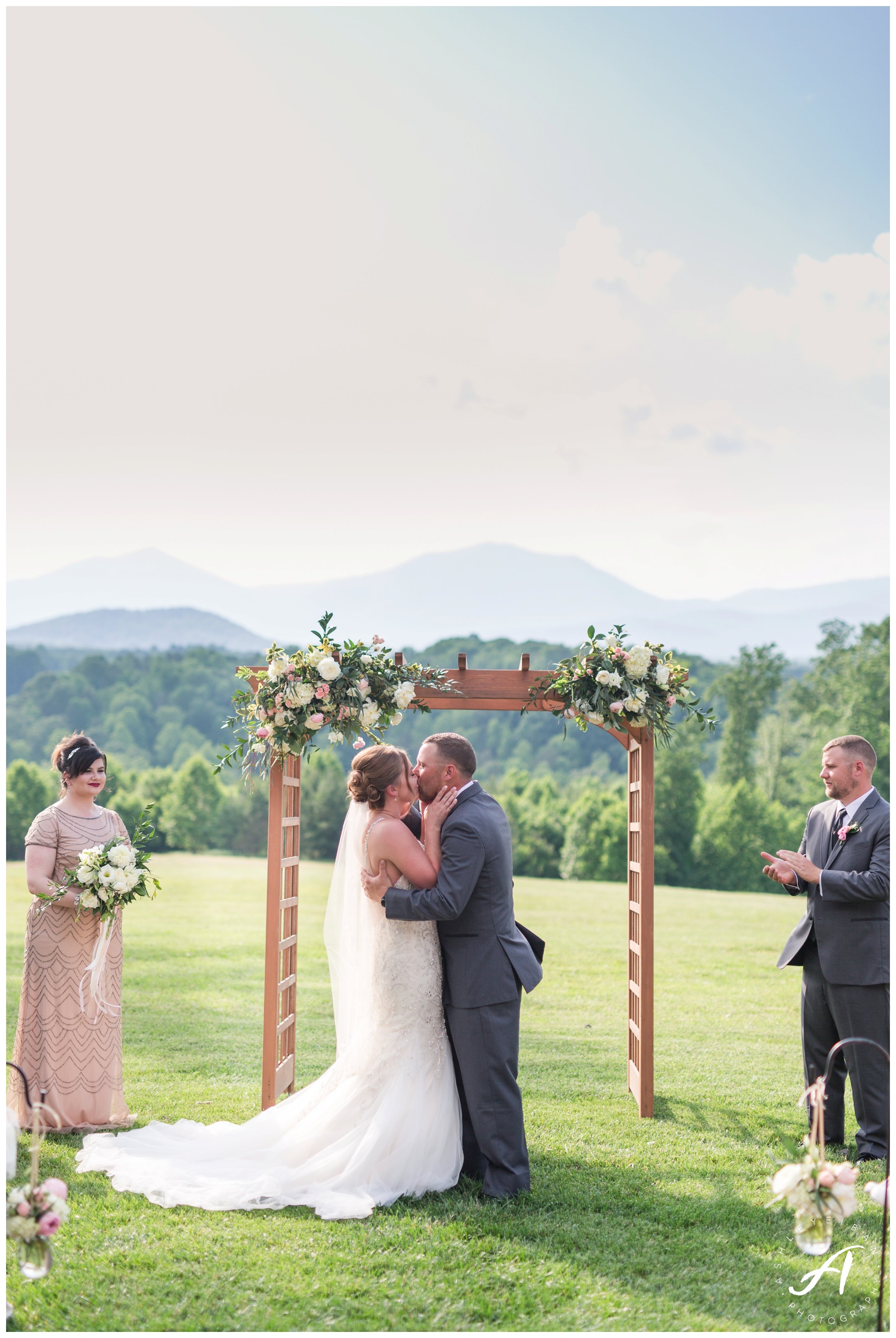 Mountain View Wedding at Sierra Vista in Central Virginia || Ashley Eiban Photography || www.ashleyeiban.com