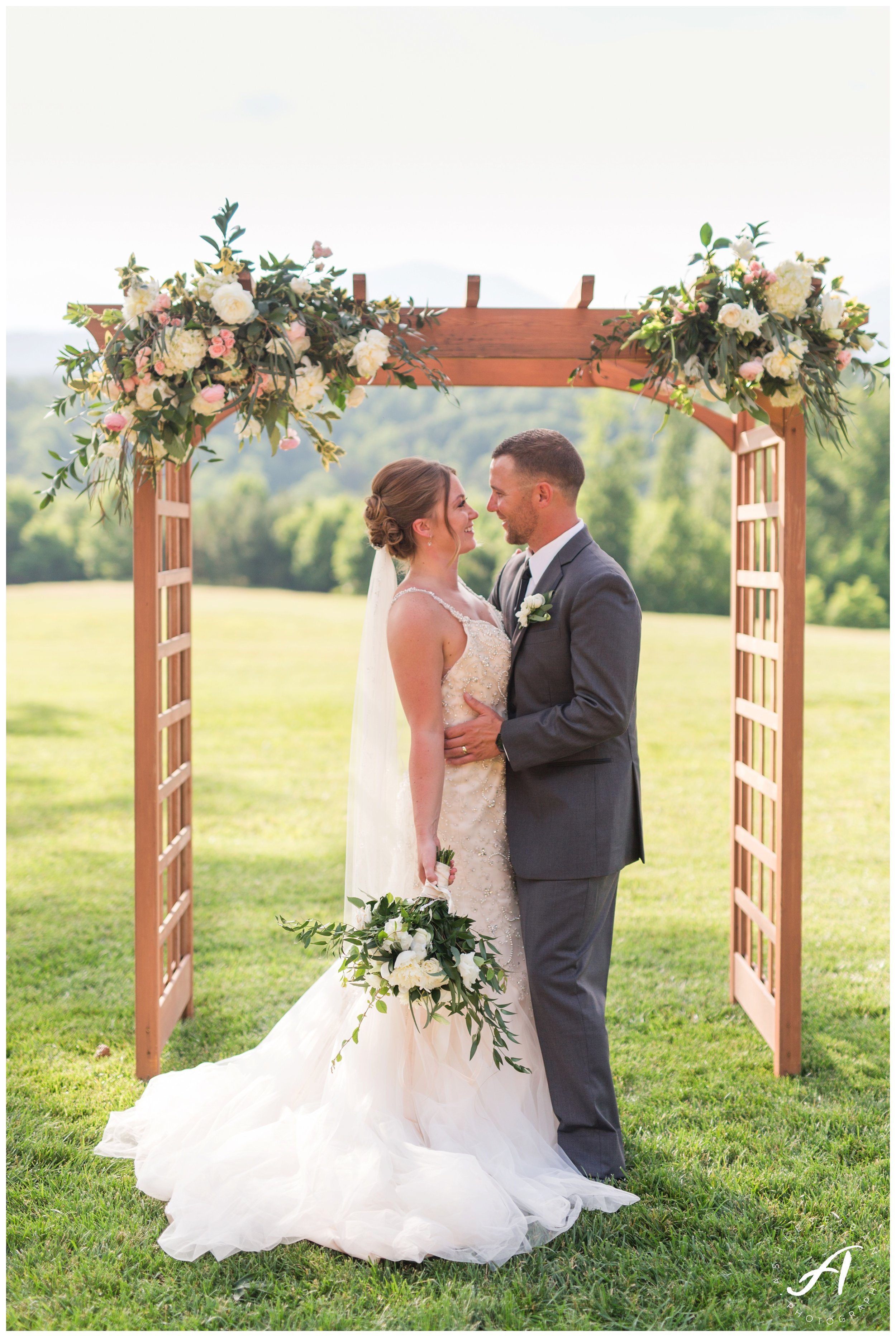 Mountain View Wedding at Sierra Vista in Central Virginia || Ashley Eiban Photography || www.ashleyeiban.com