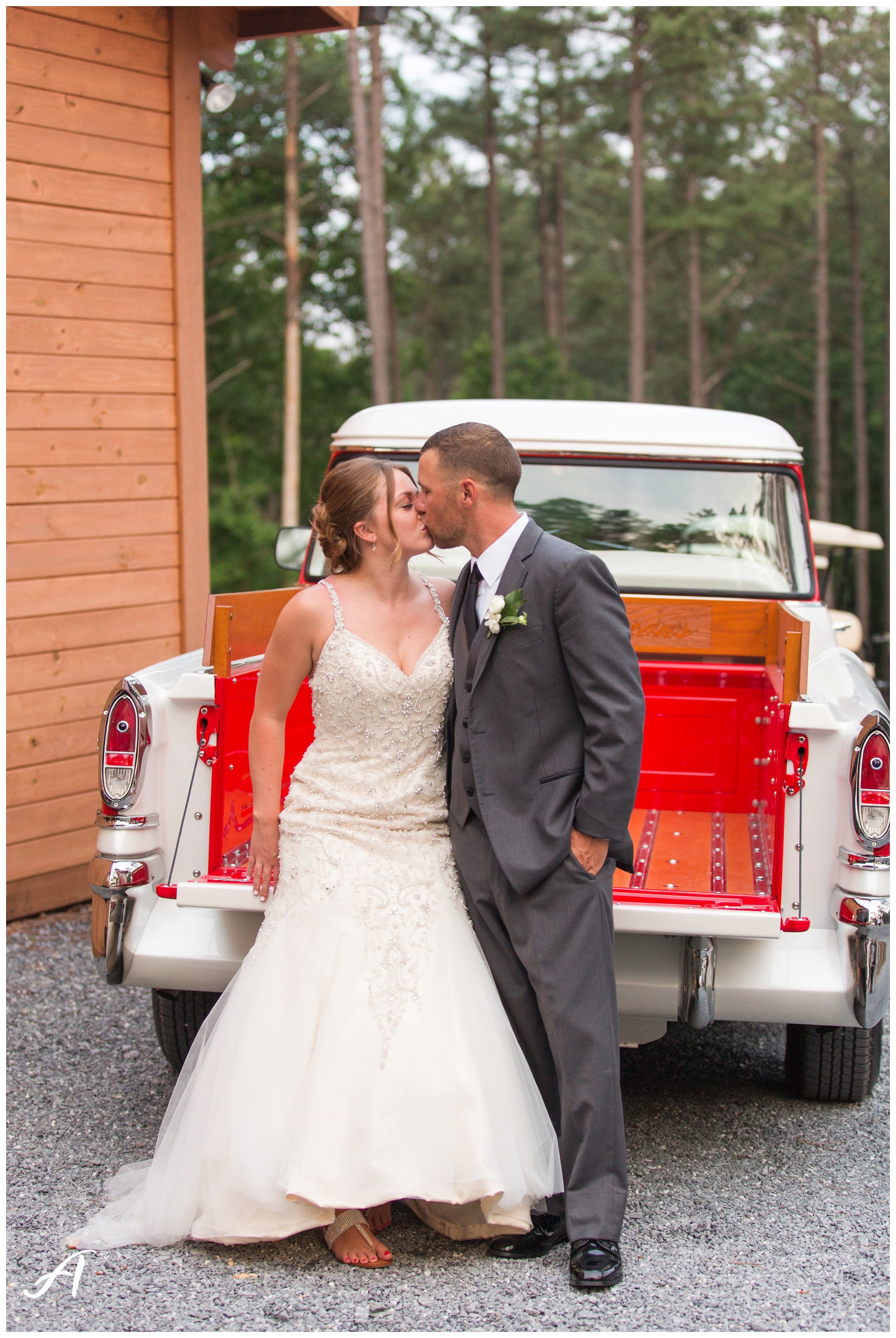 Mountain View Wedding at Sierra Vista in Central Virginia || Ashley Eiban Photography || www.ashleyeiban.com